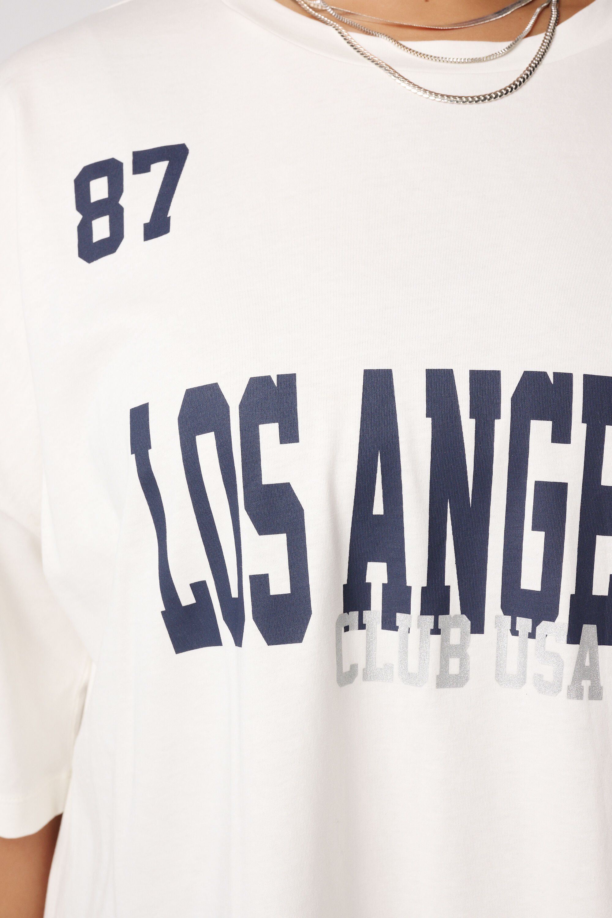 Ruimvallend t-shirt met tekst image number 6