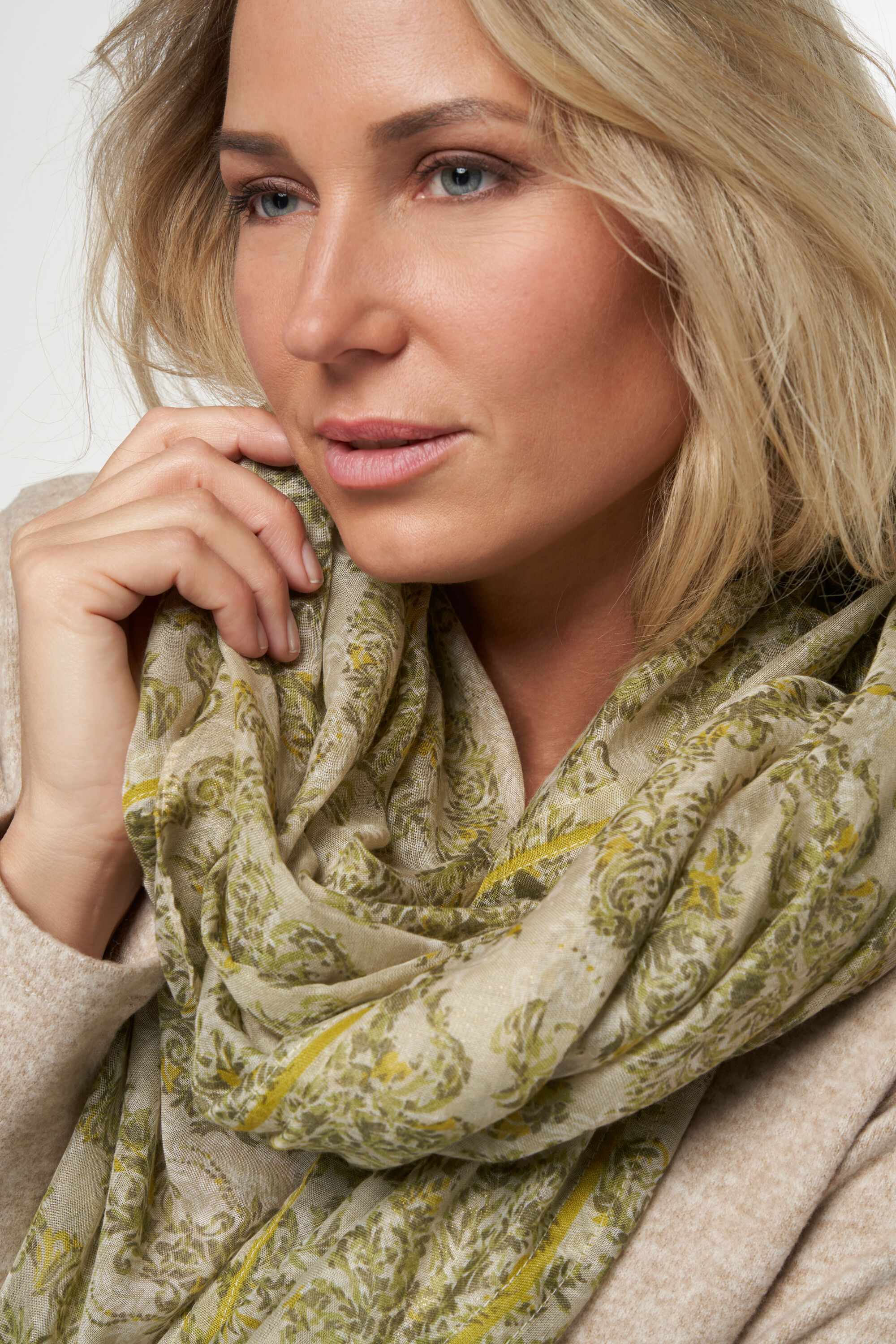 Sjaal met ornament print  image number 3