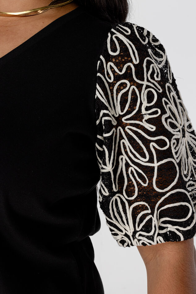 Top met broderie mouwen image number 4
