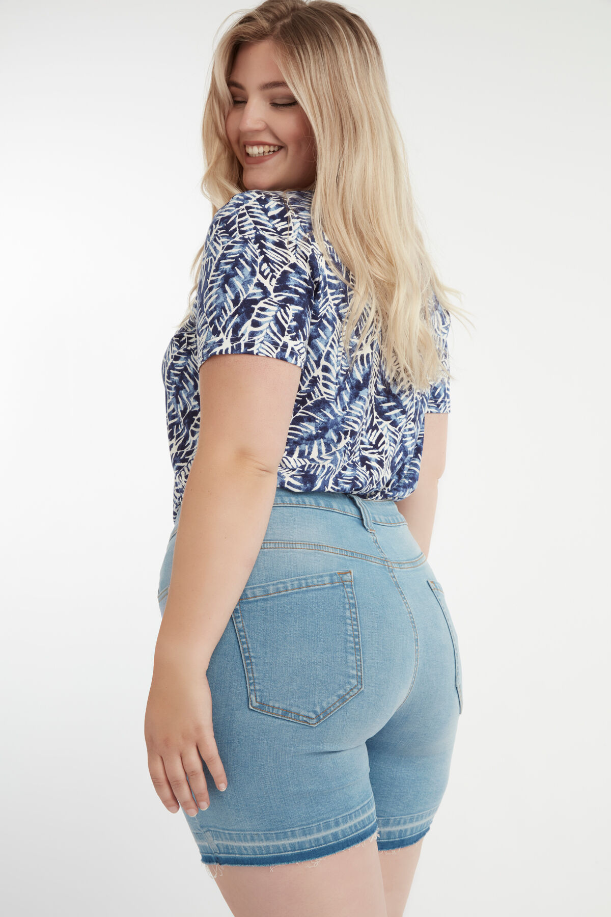 Denim short met rafelrandje image number 3