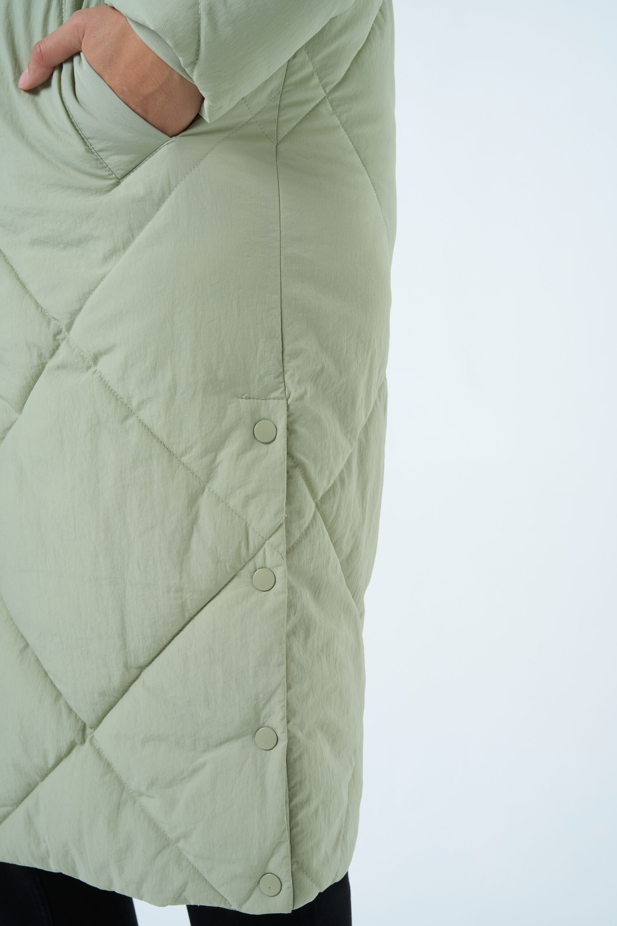 Lange gewatteerde jas met capuchon image number 5