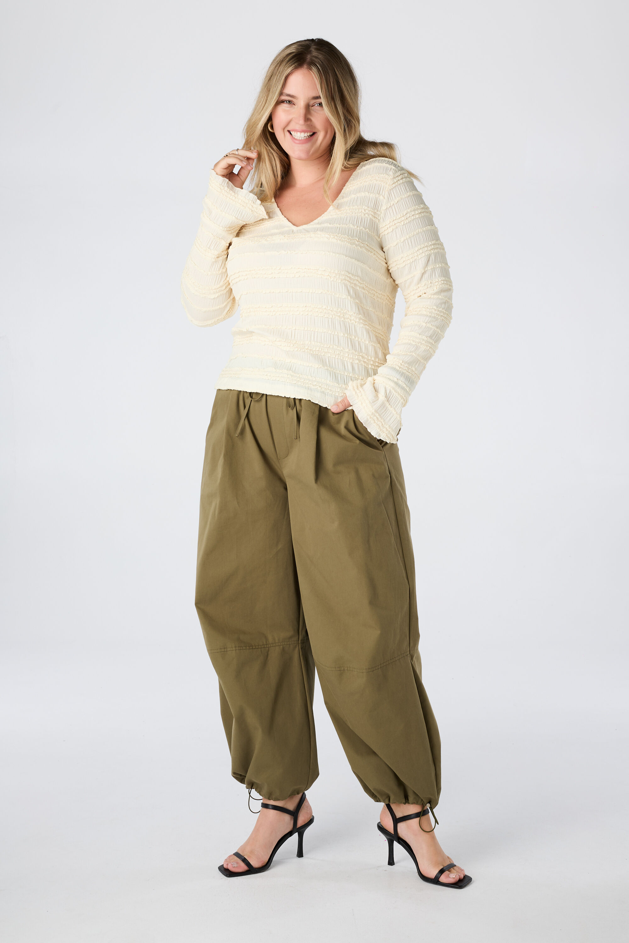 Kanten top met ruffles en trompetmouwen image number 3