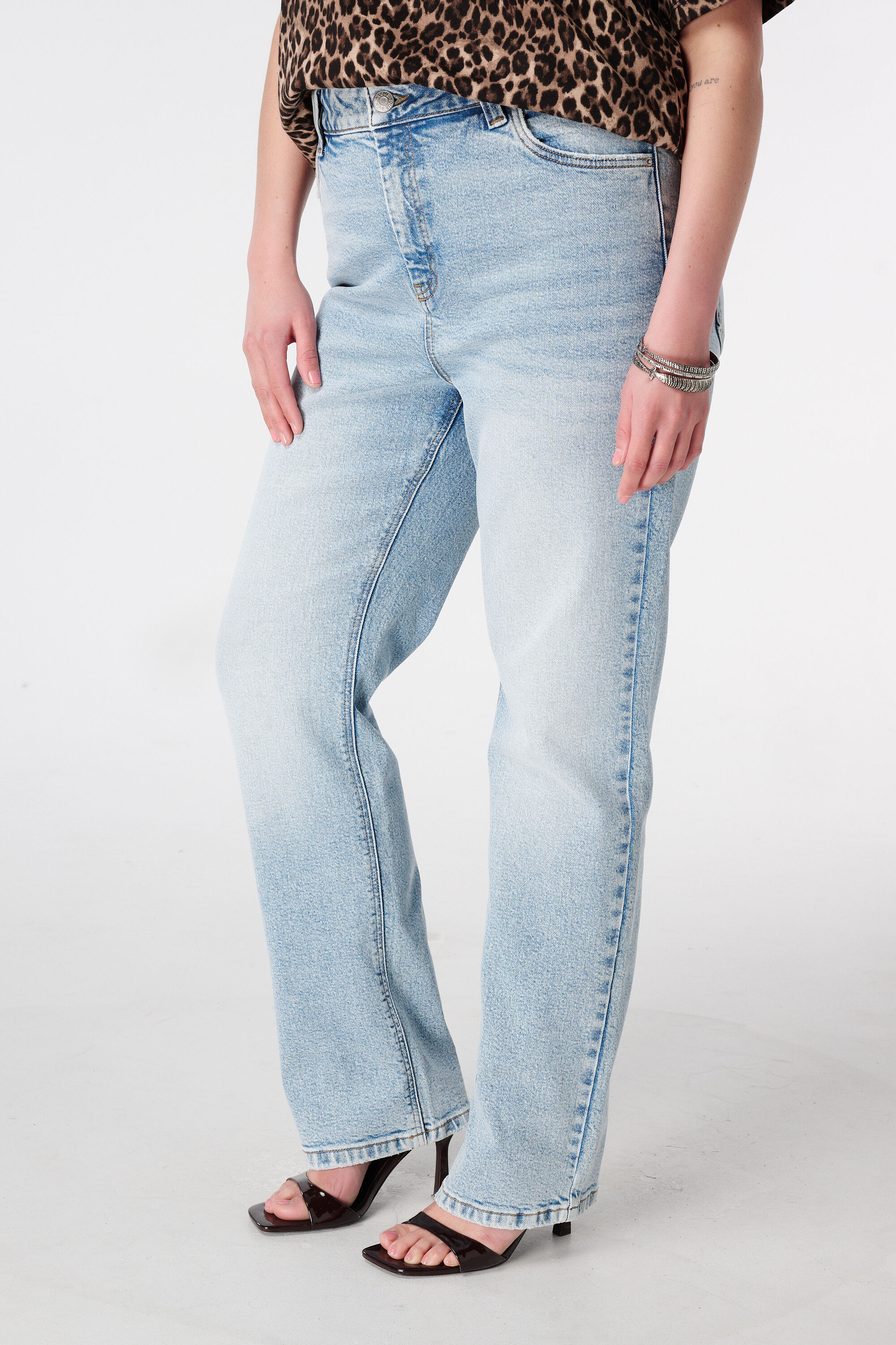 Straight leg jeans met mid waist image number 5