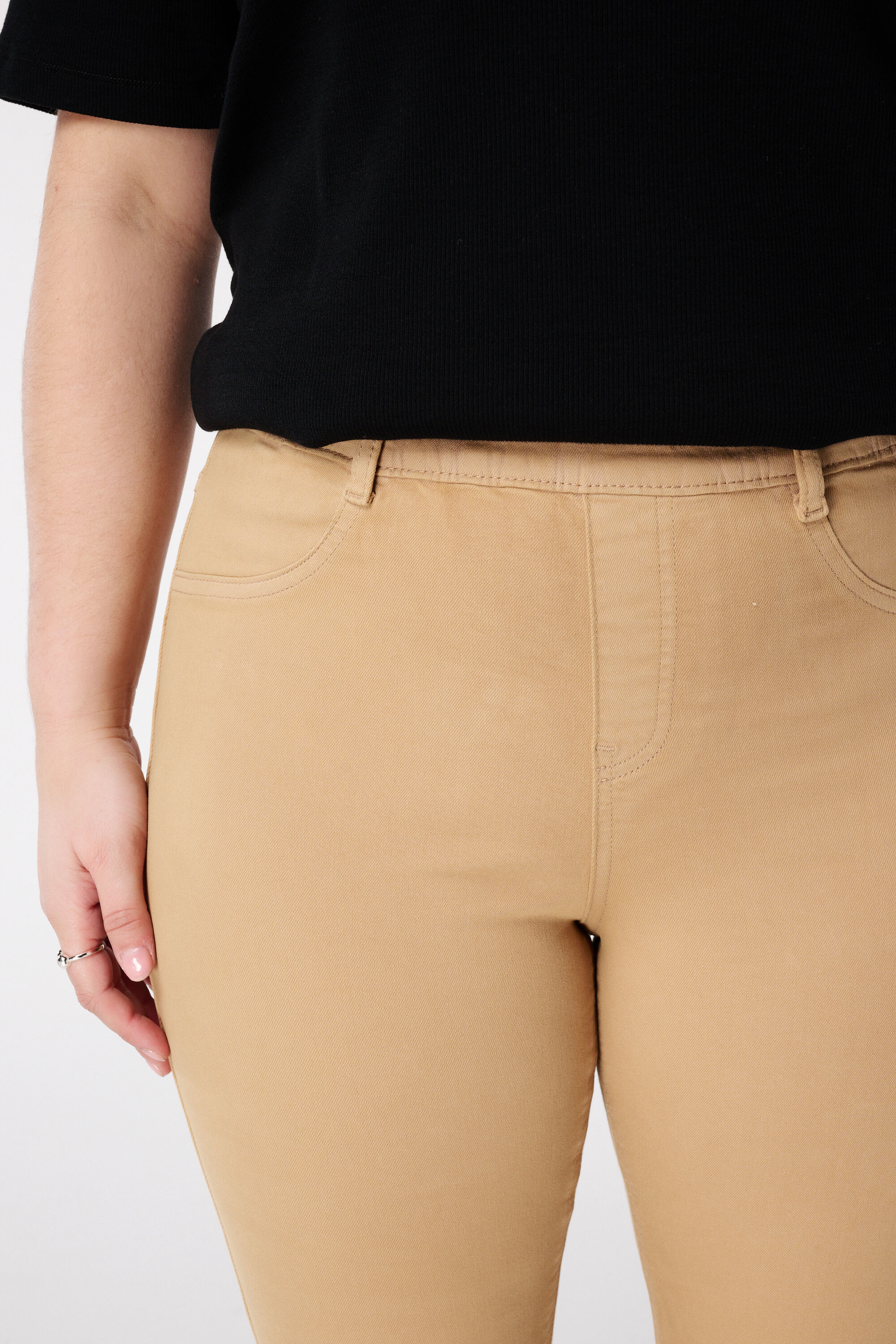 Tregging in jeans look image number 4