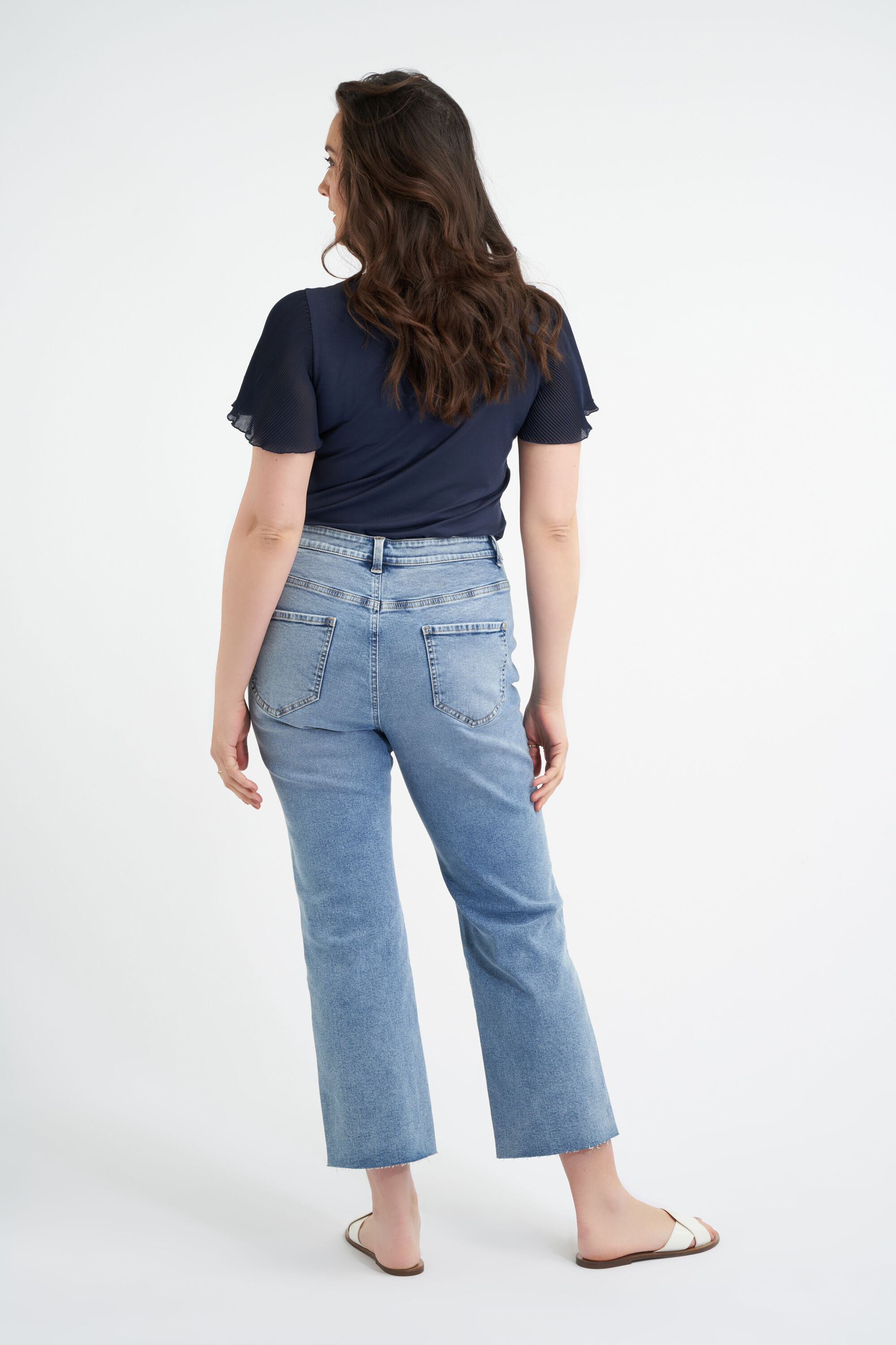 Cropped straight leg image number 3