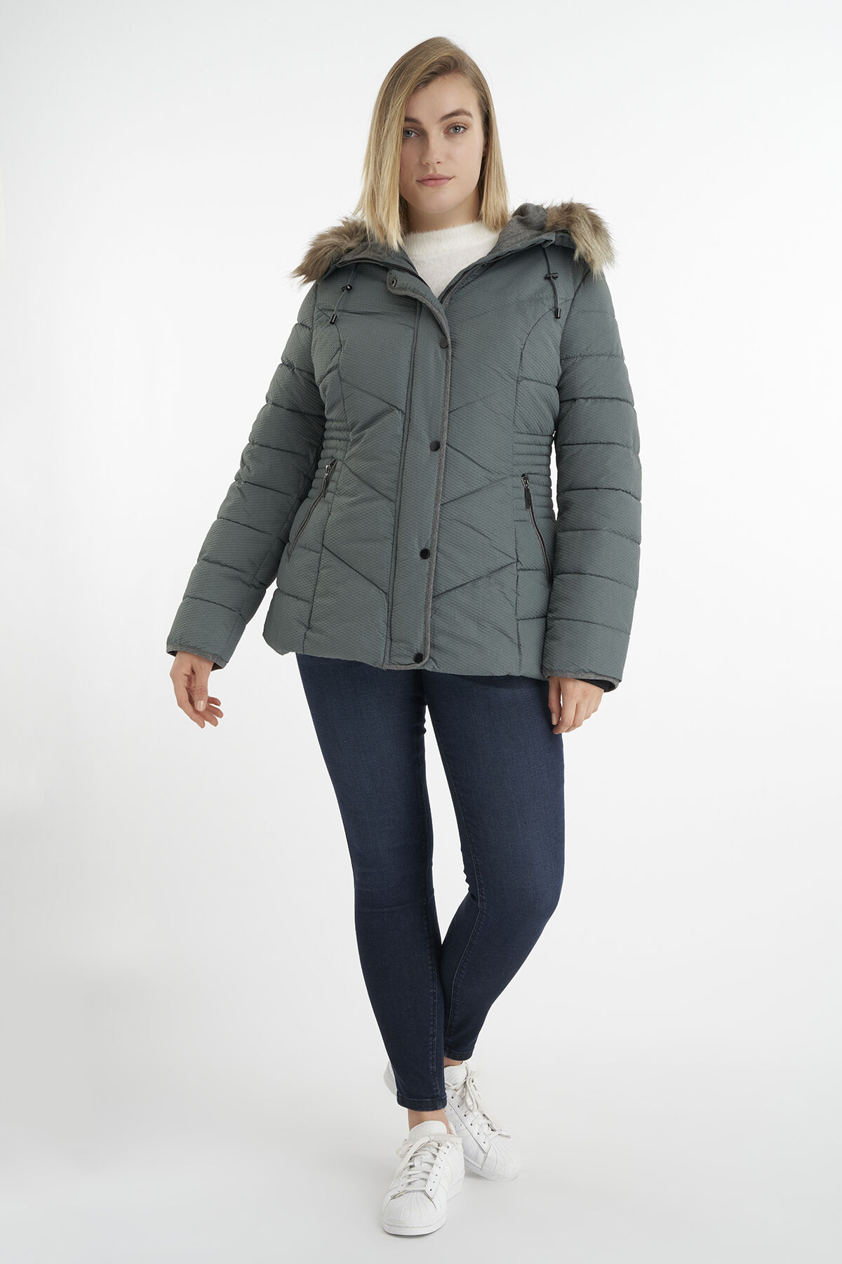 Gewatteerde jas met capuchon image number 6