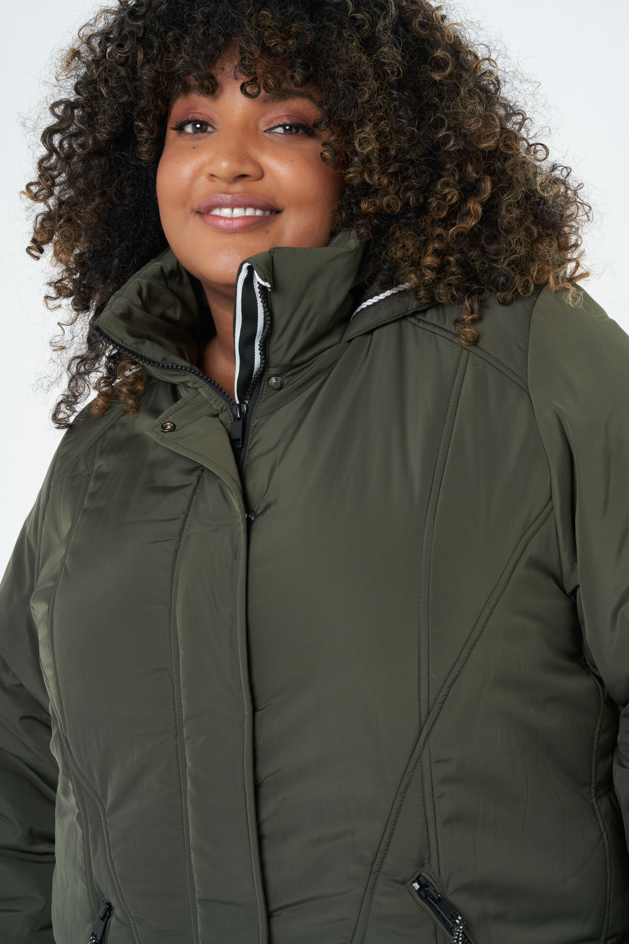 Gewatteerde jas met capuchon image number 5