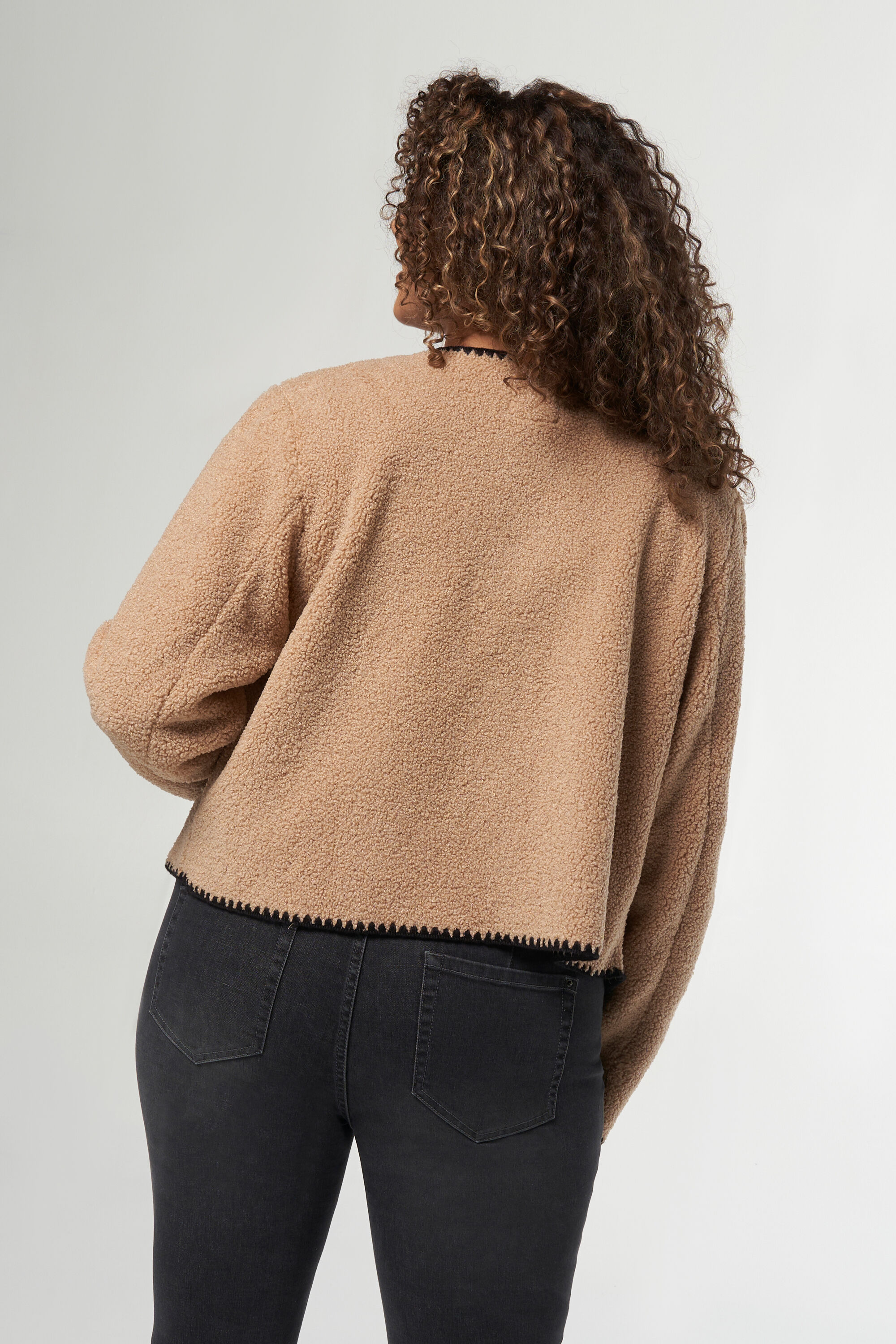 Teddy jasje met knopen image number 3