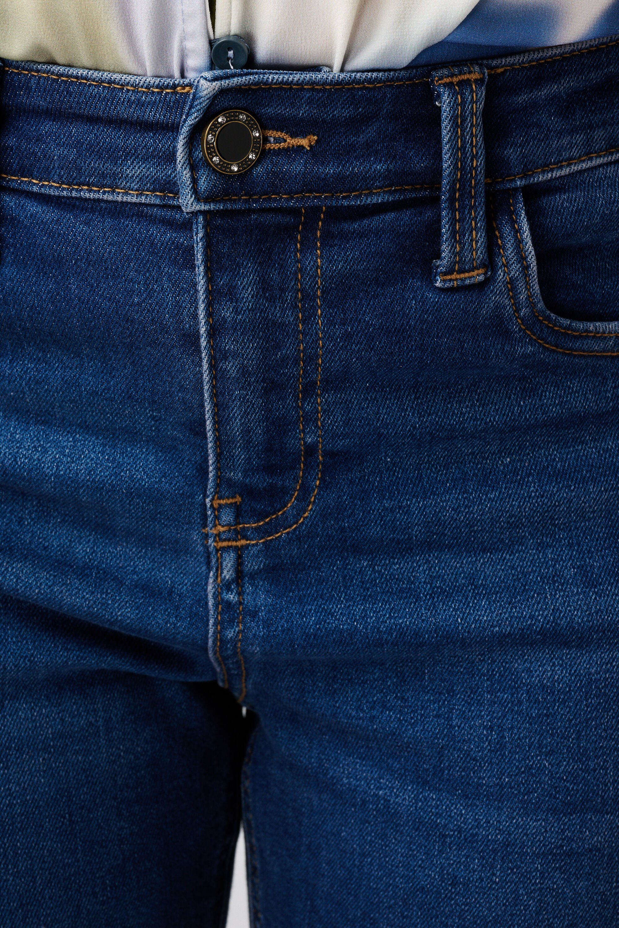 Straight leg jeans image number 4