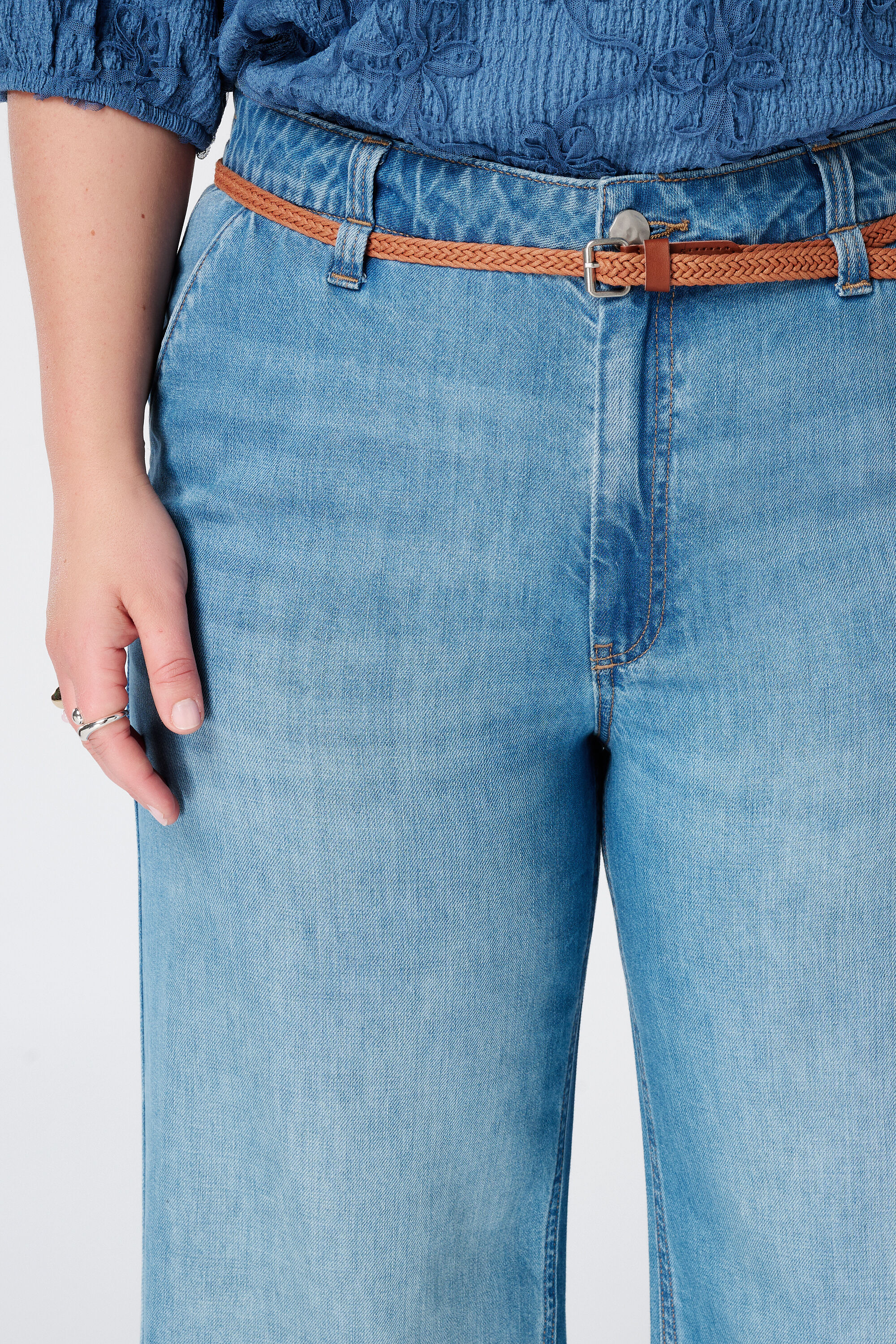 Wide leg jeans met ceintuur image number 4