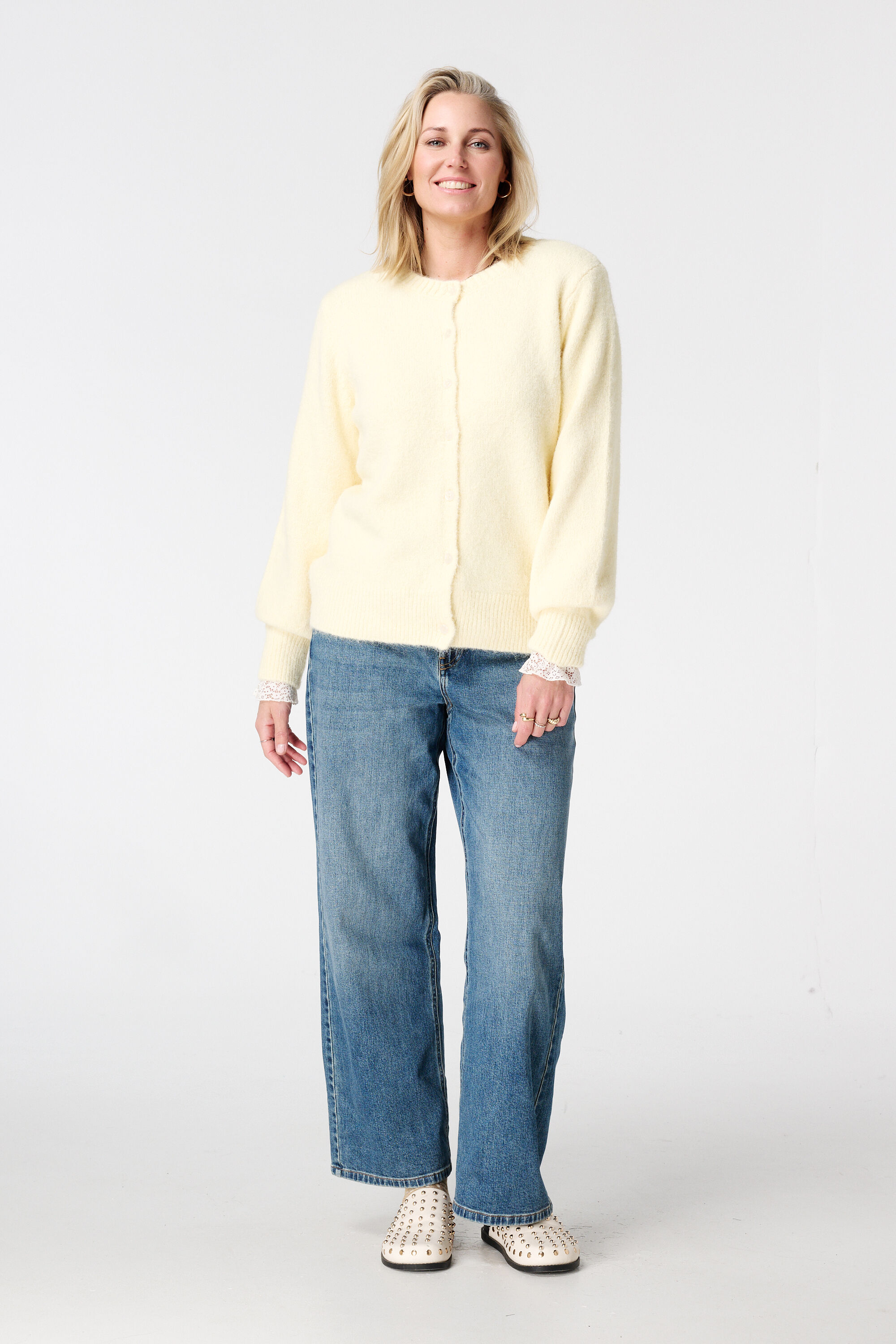 Gebreid vest met knoopsluiting image number 5