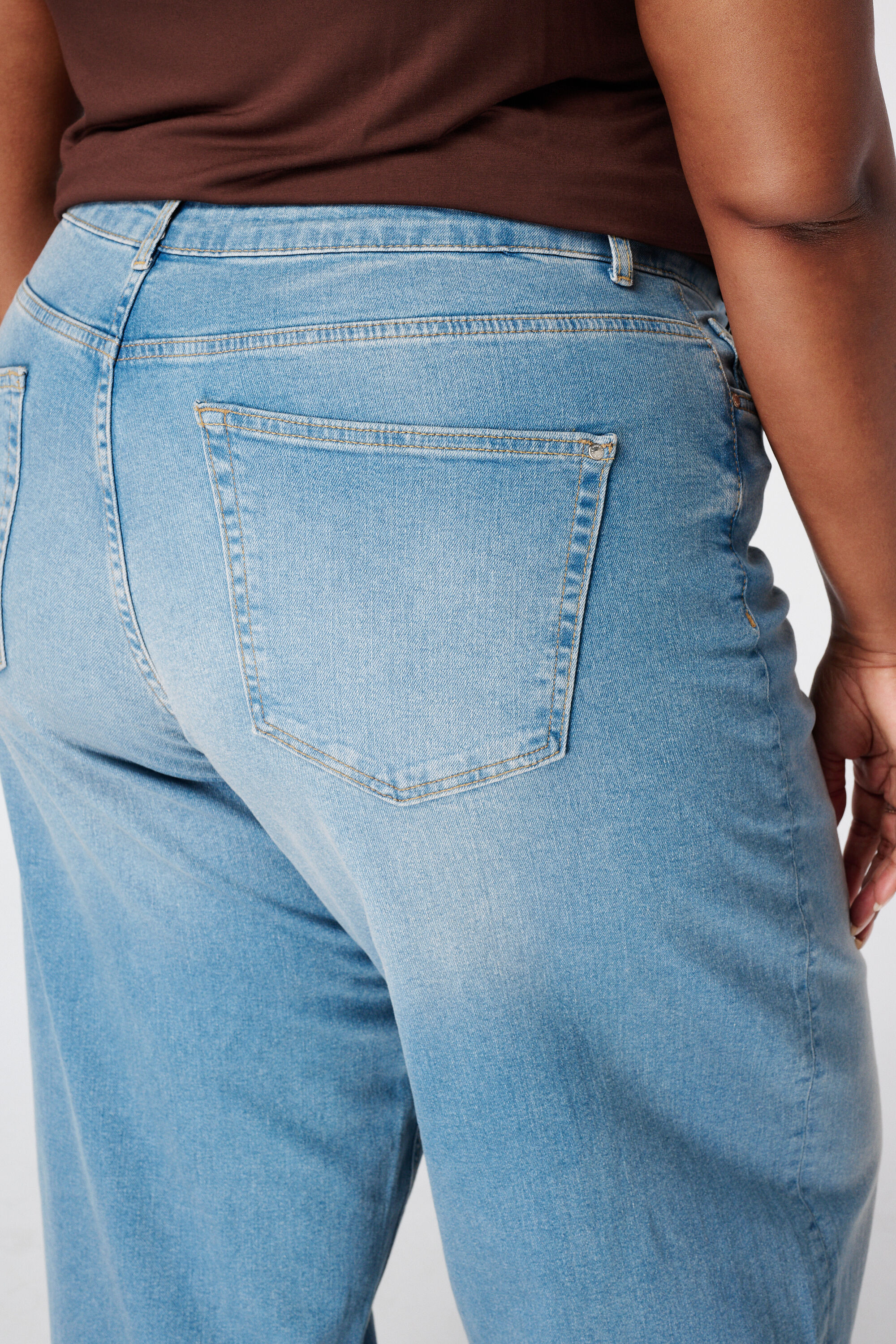 Wide leg jeans image number 4