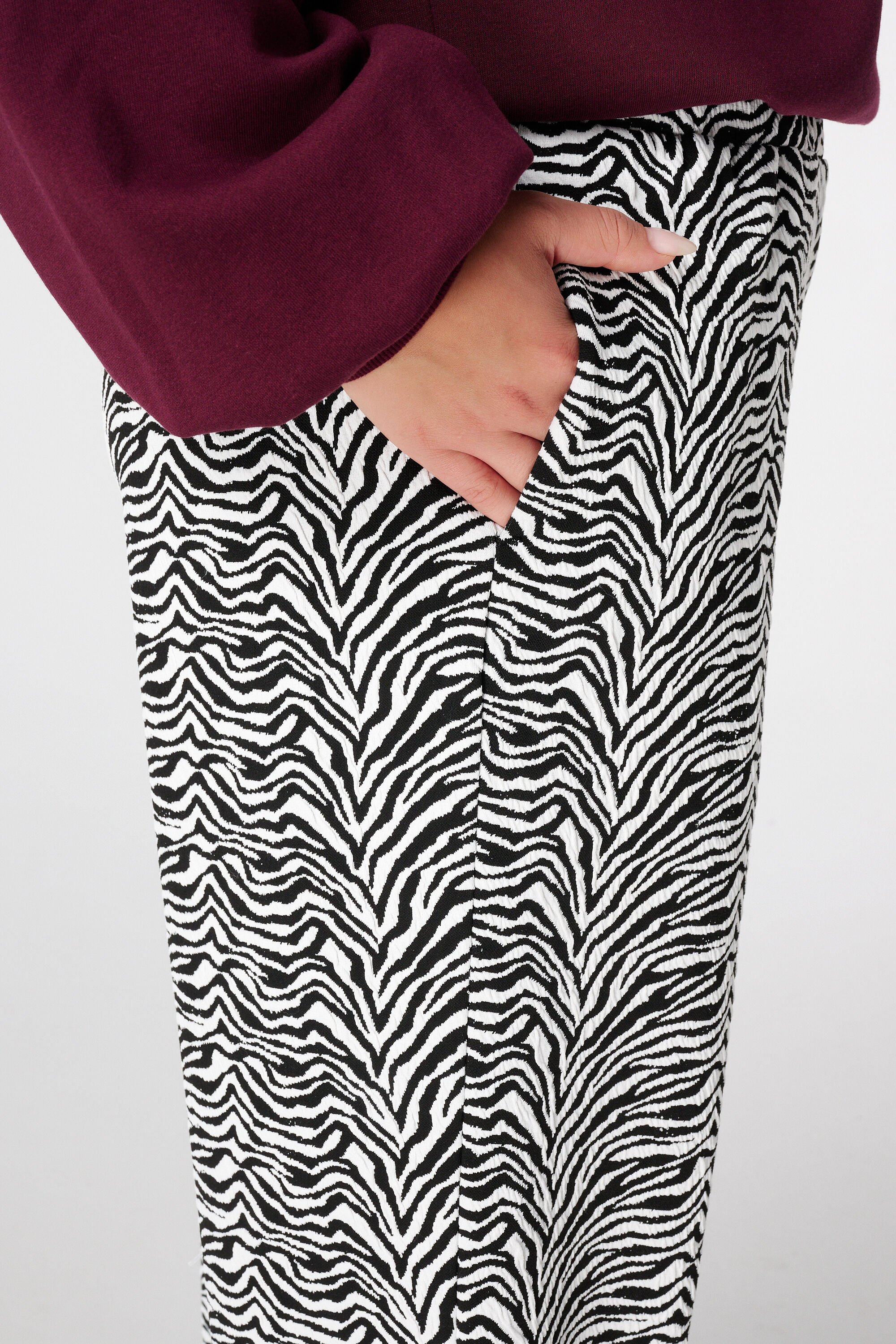 Wijde broek met zebra print image number 4