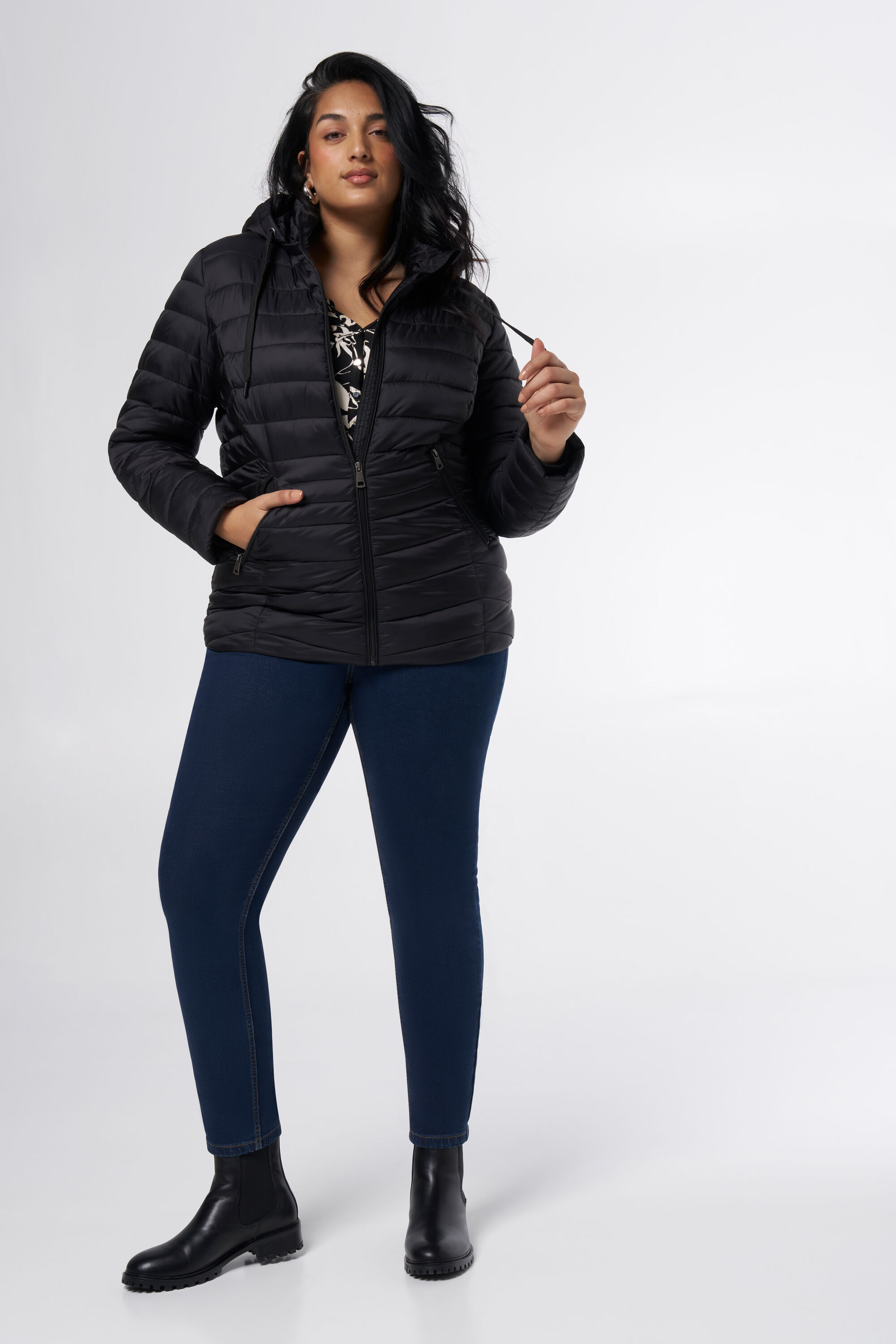 Gewatteerde jas met capuchon image number 5