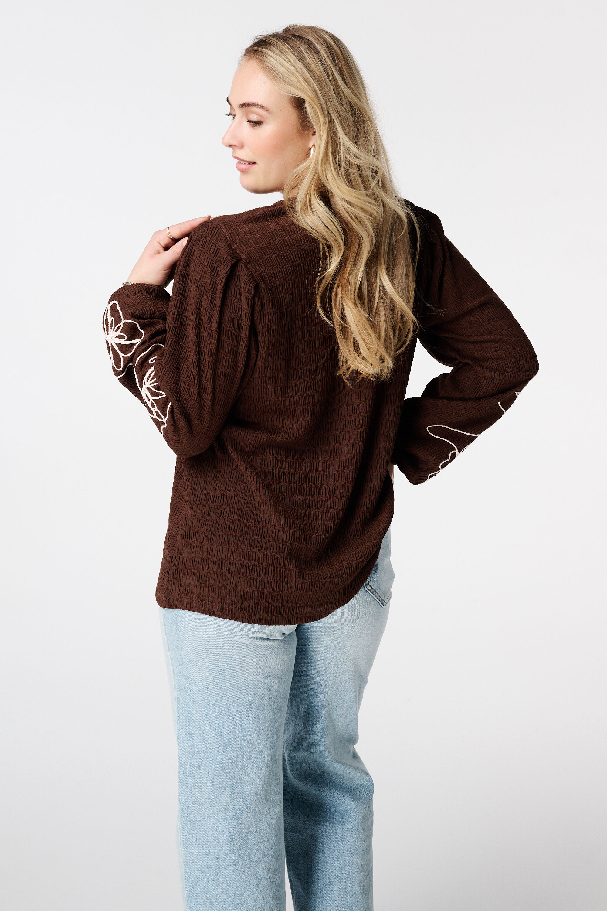 Blouse met embroidery  image number 3