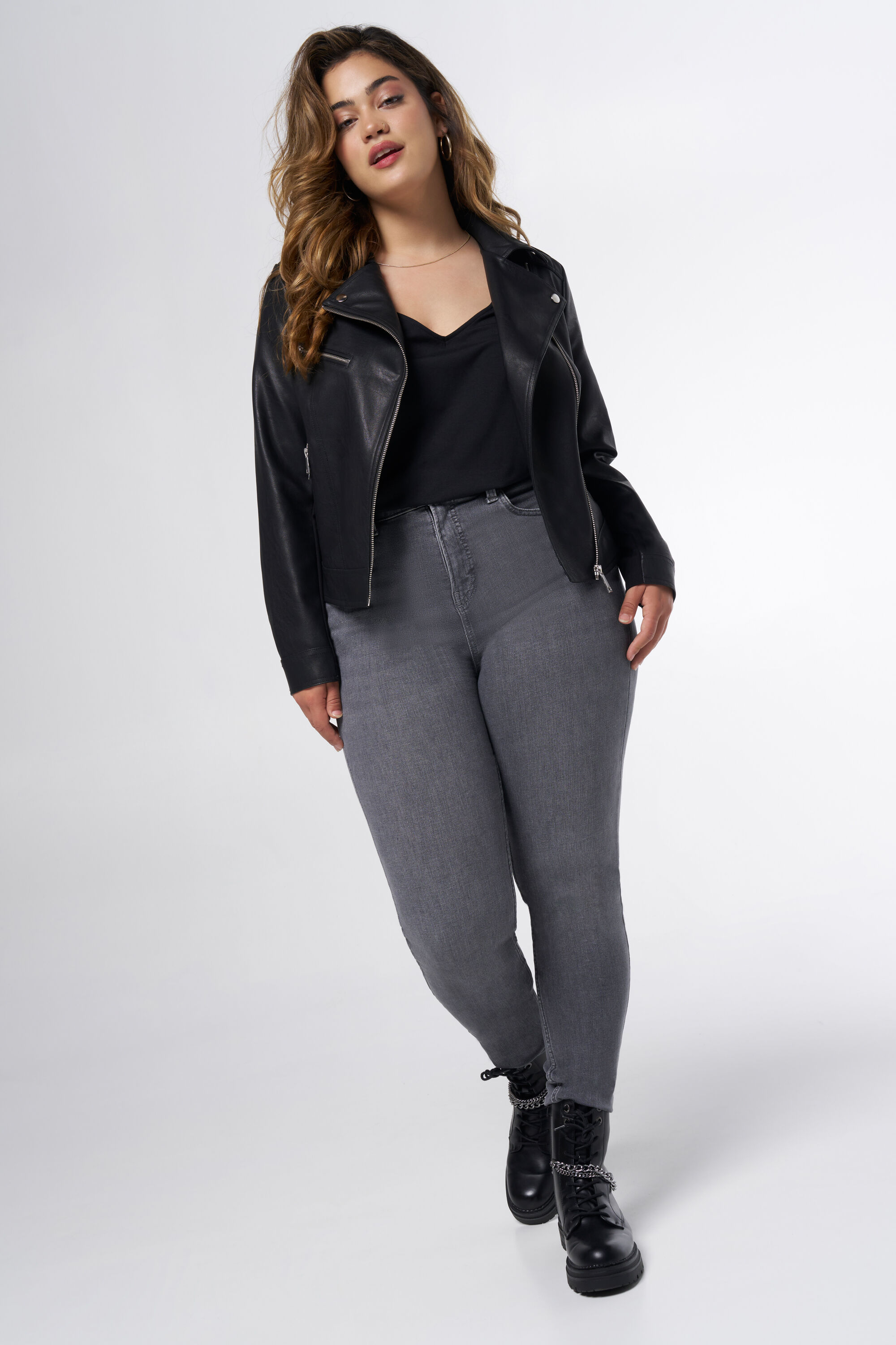 Leerlook jasje met zilveren details image number 5