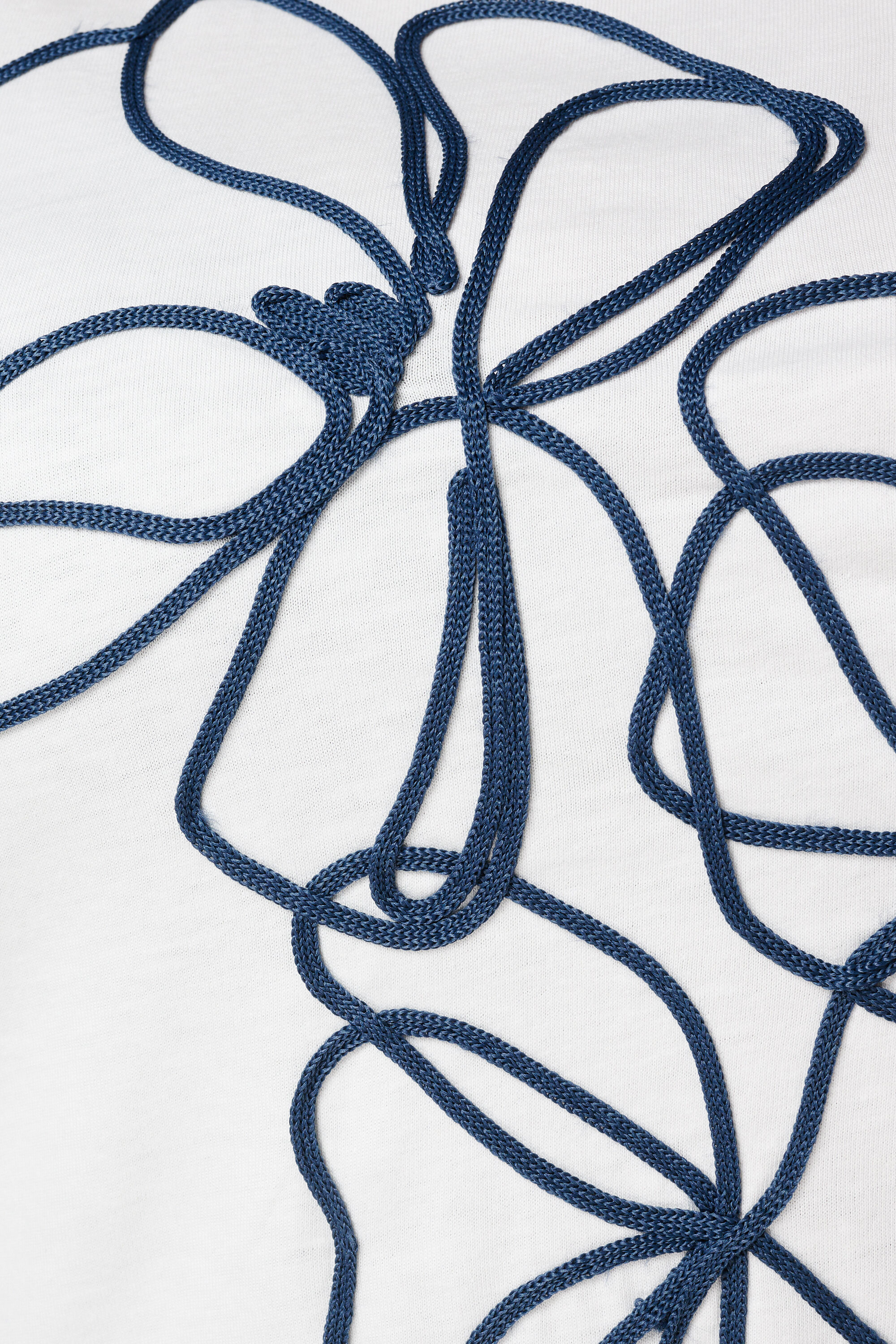 T-shirt met borduursel image number 6