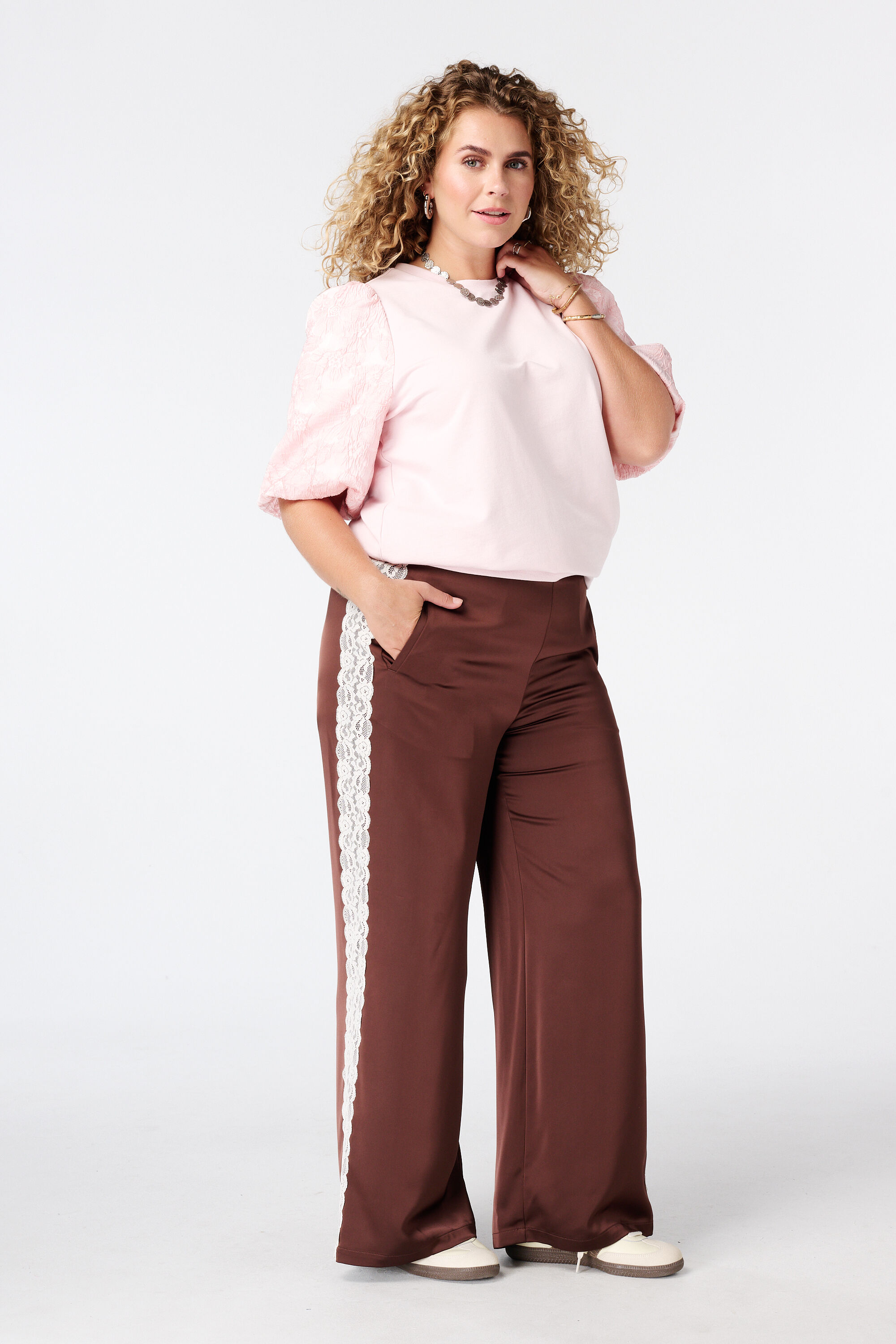 Broek met kanten zijkant