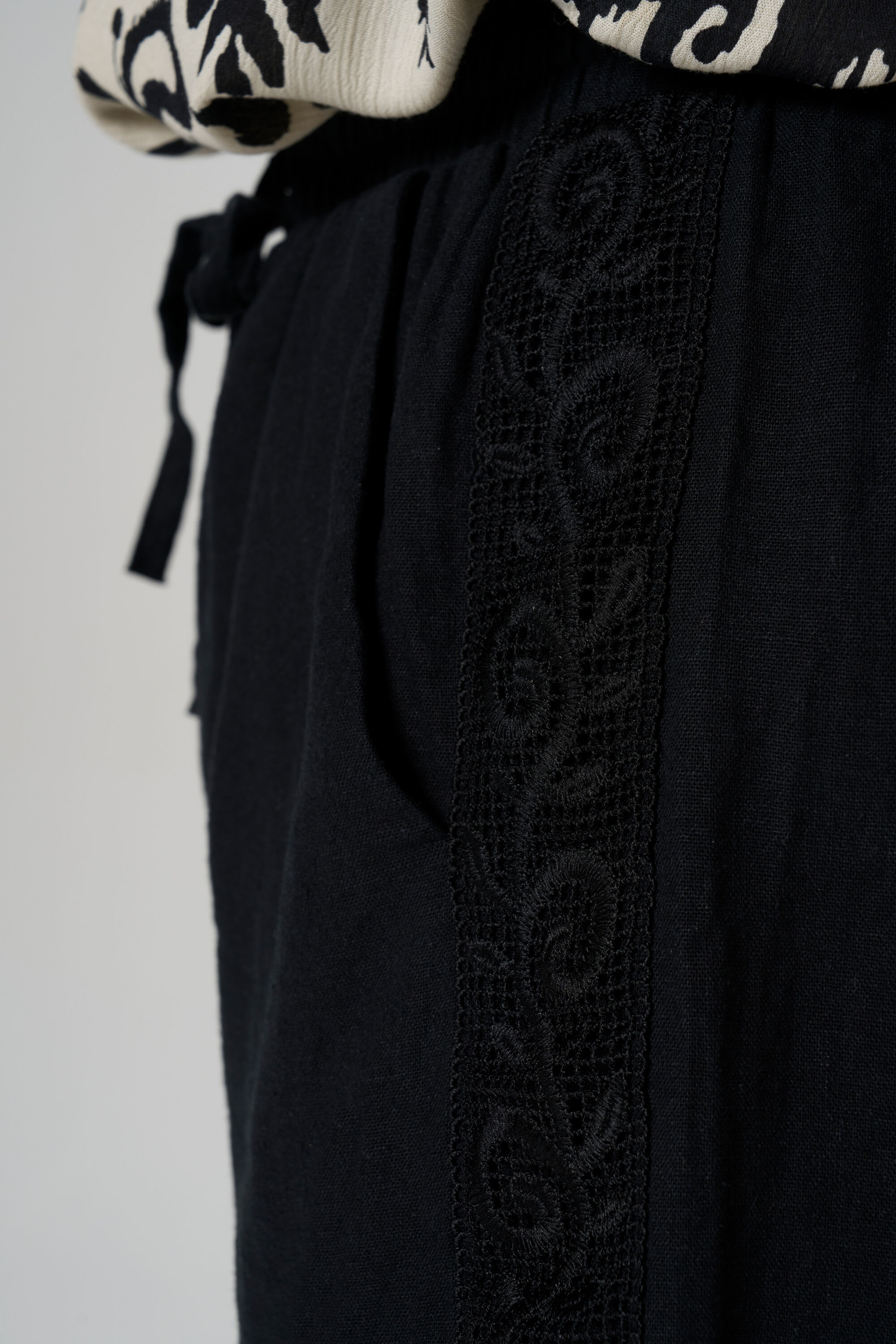 Gedetailleerd short image number 4