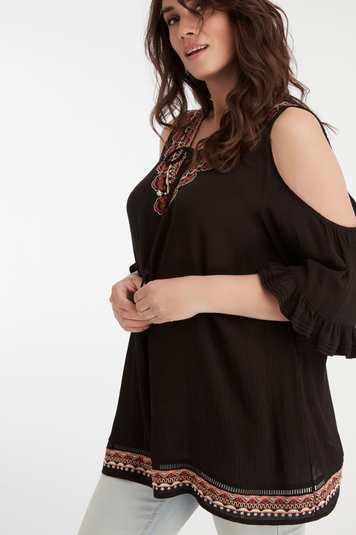 Cold shoulder blouse met borduursel image number 3