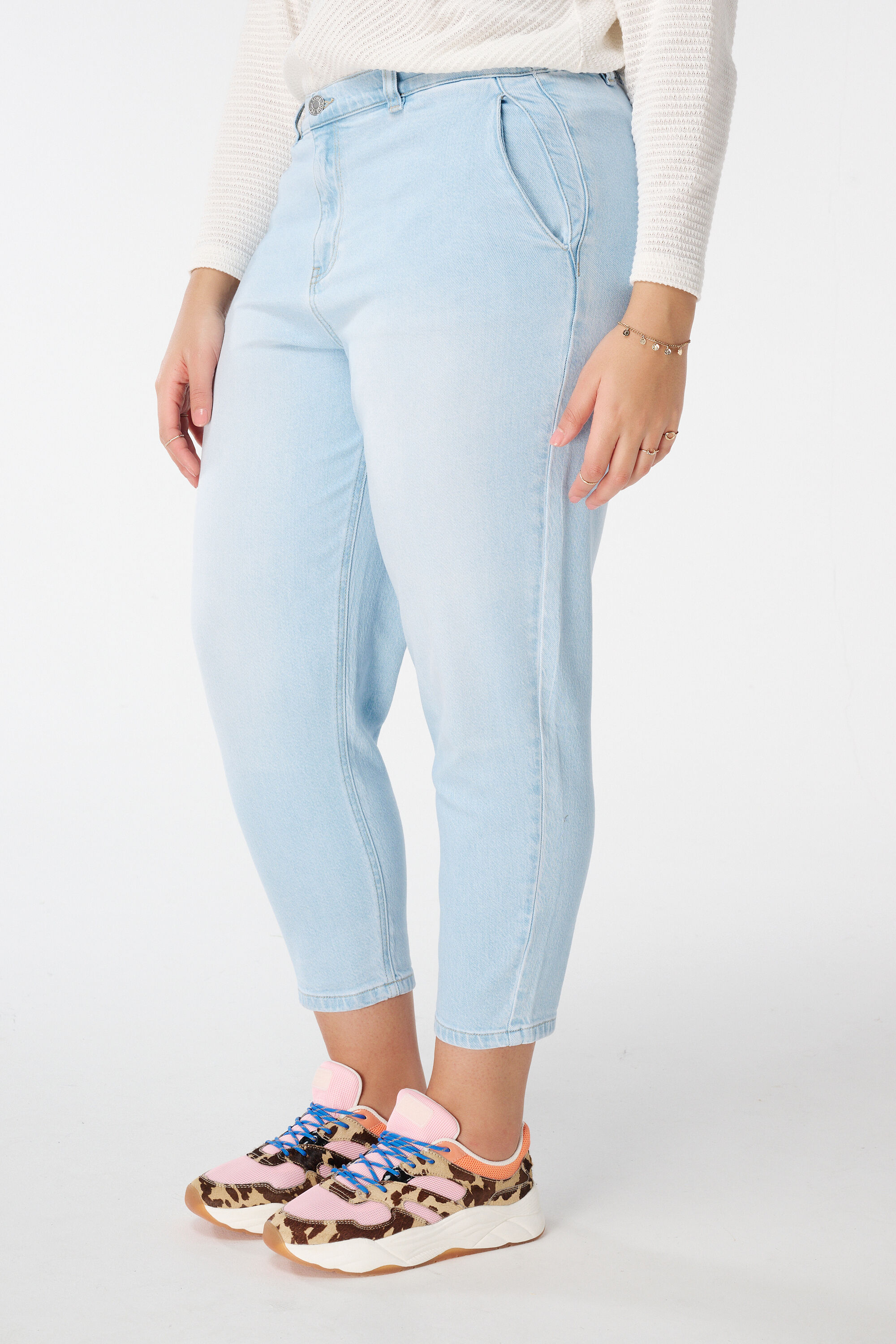Tapered jeans met elastische taille image number 5