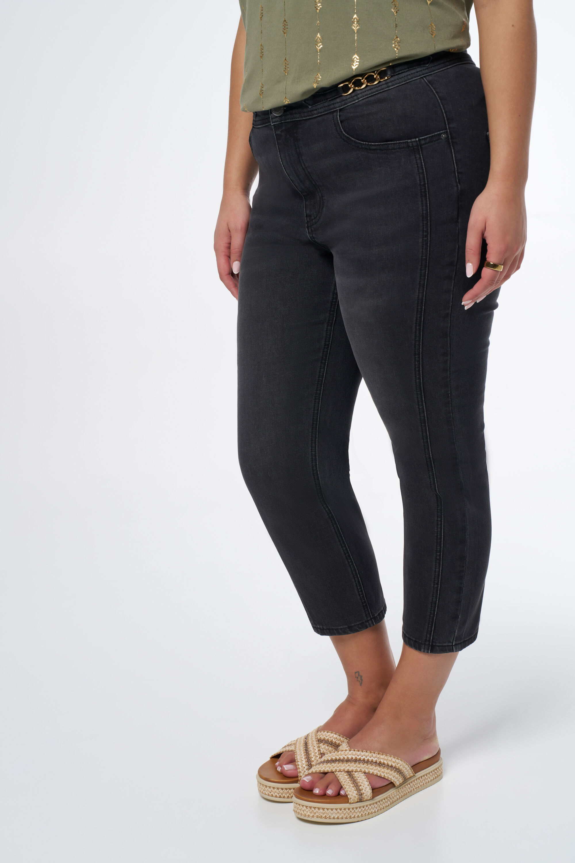 Jeans met ketting details image number 5