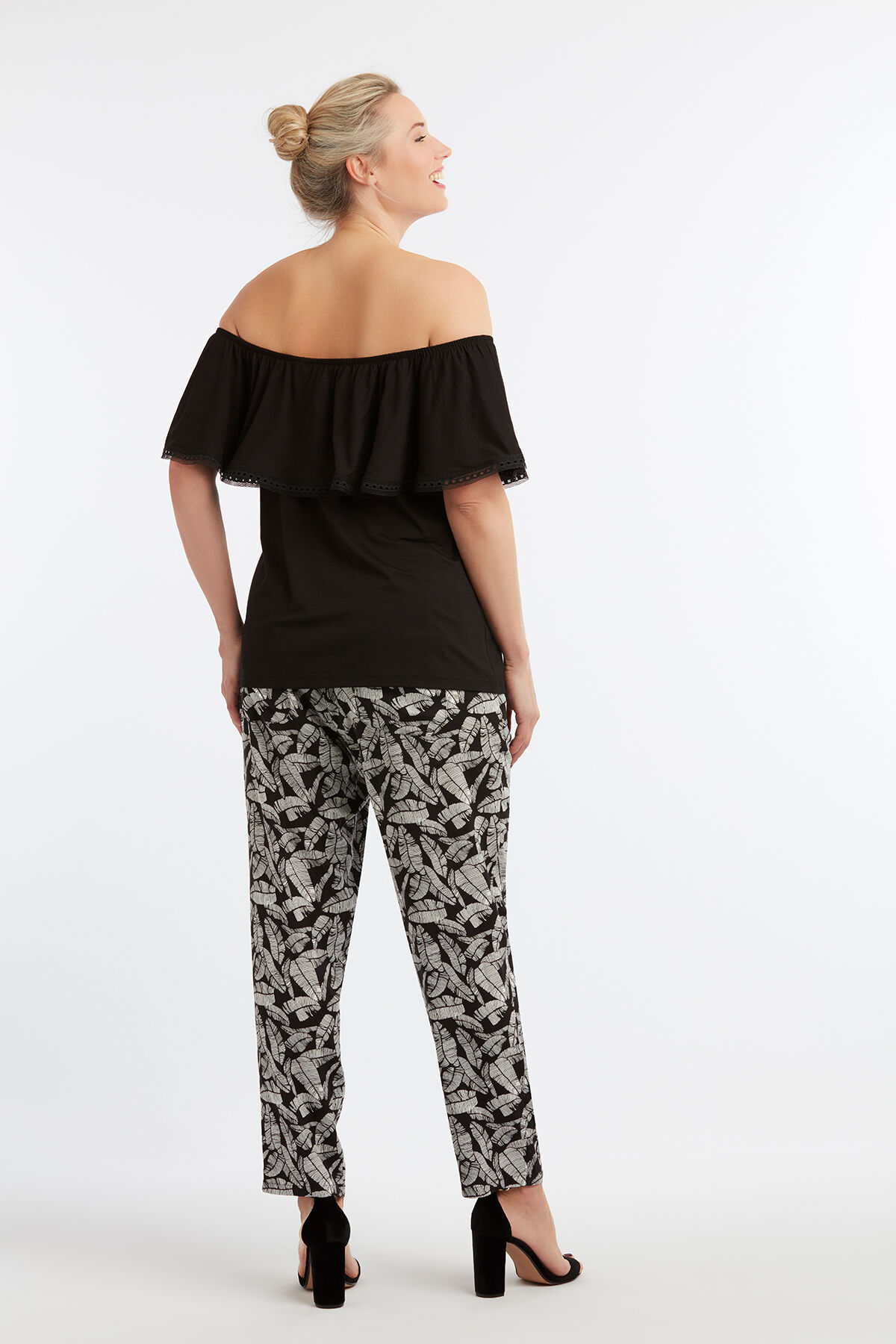 Off-shoulder top met volant image number 4