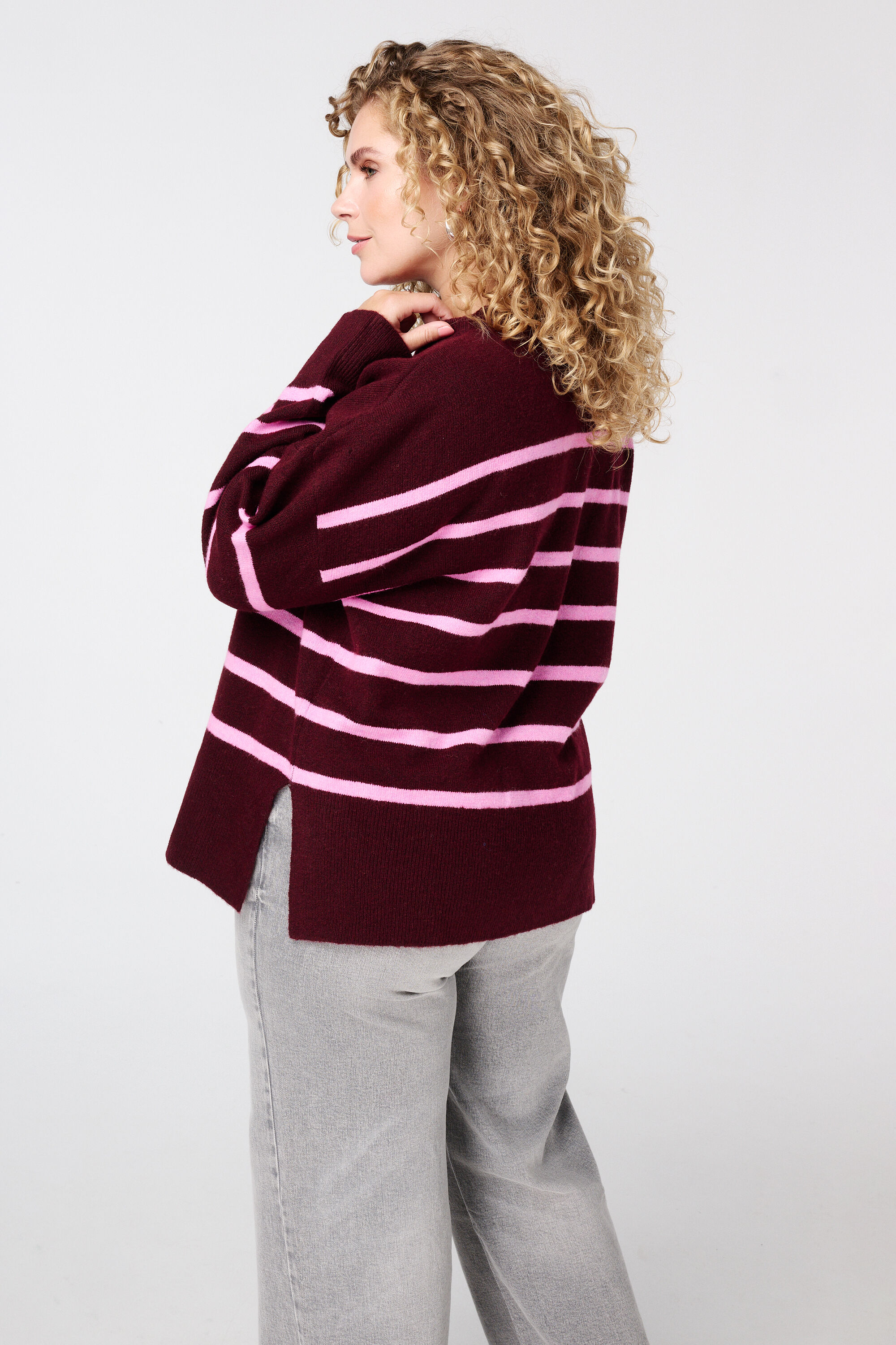 Gebreide trui met strepen en split image number 3