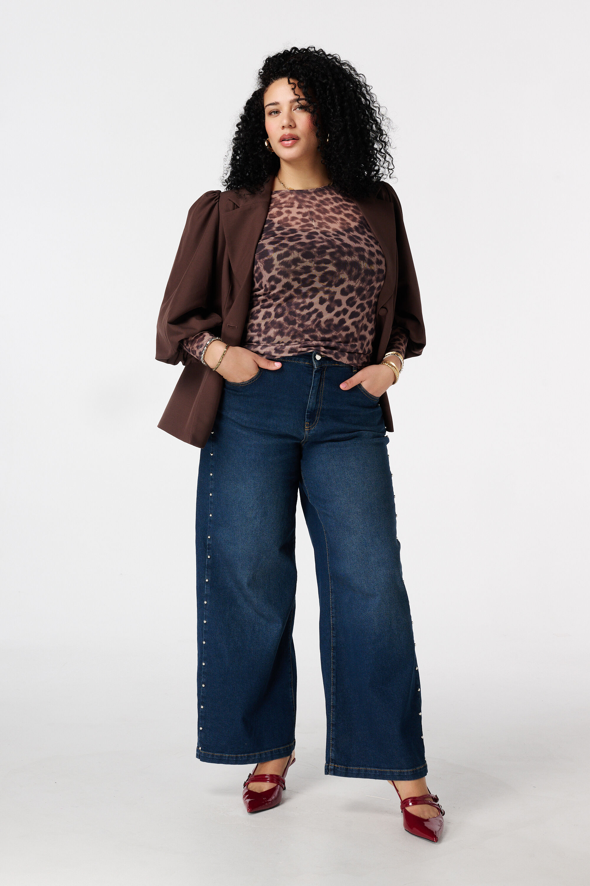 Wide leg jeans met studs