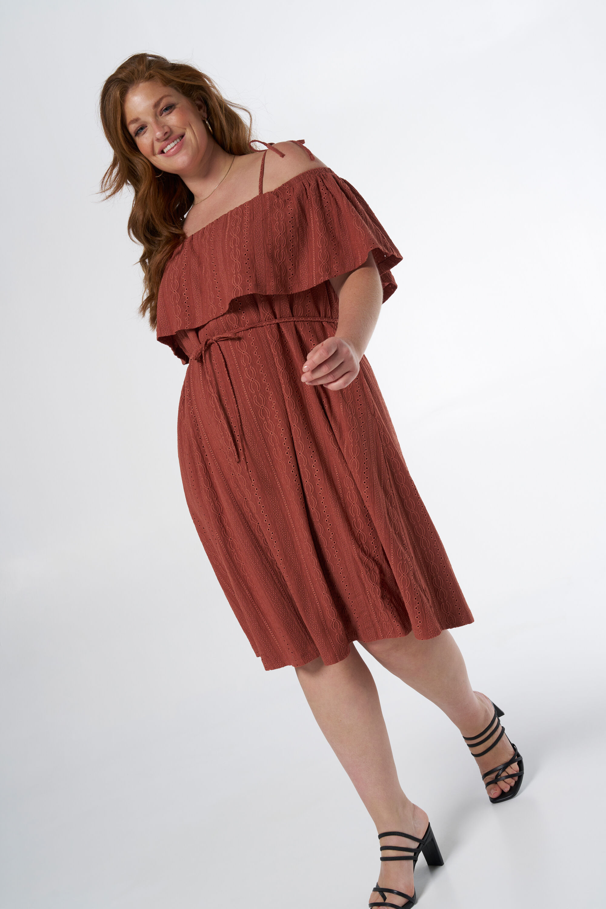 Off-shoulder jurk met strikdetail image number 5