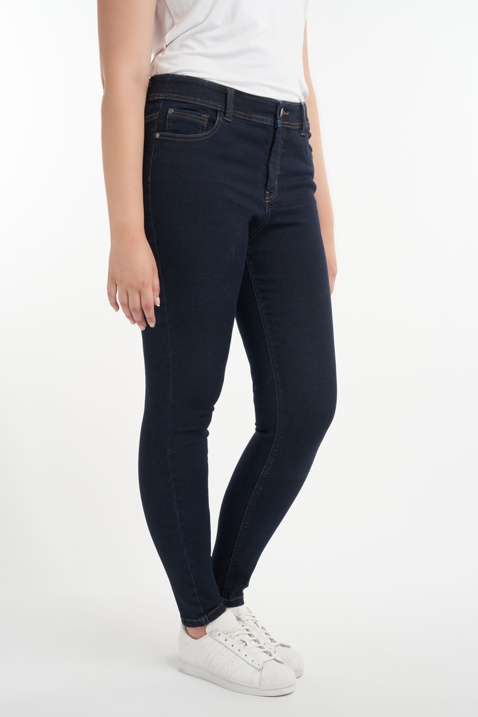 Skinny leg jeans SHAPES image number 5