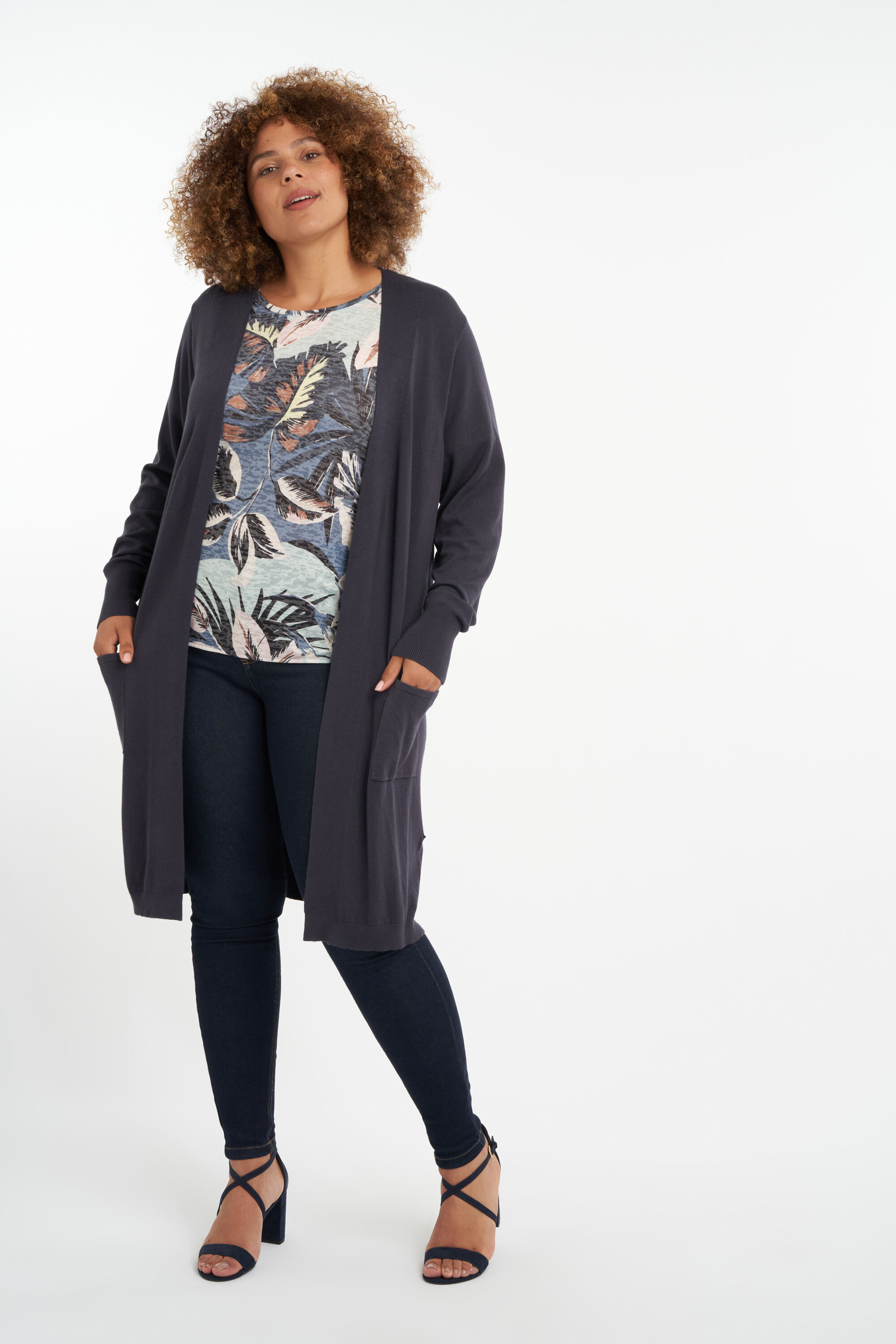 Fijngebreid openvallend vest image number 6