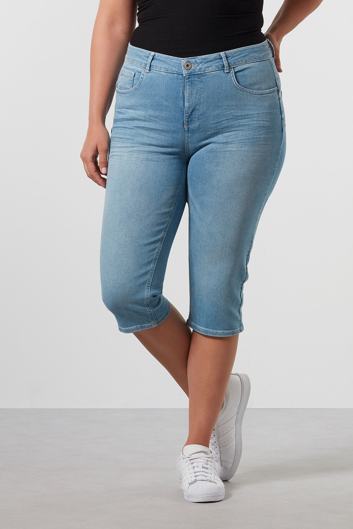 Capri jeans BOTTOM LIFT image number 3