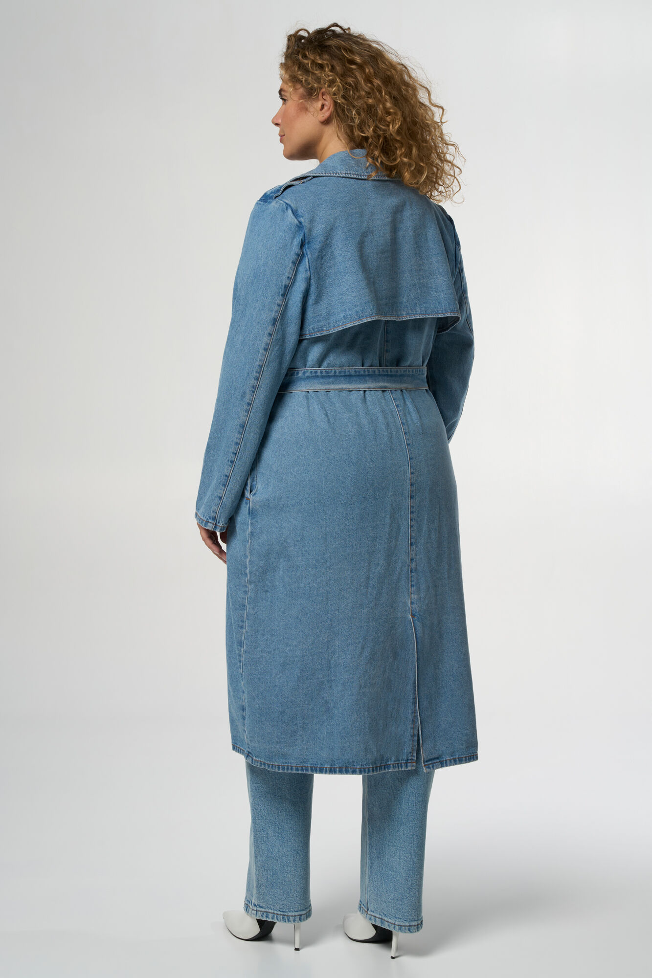 Denim trenchcoat met ceintuur image number 3