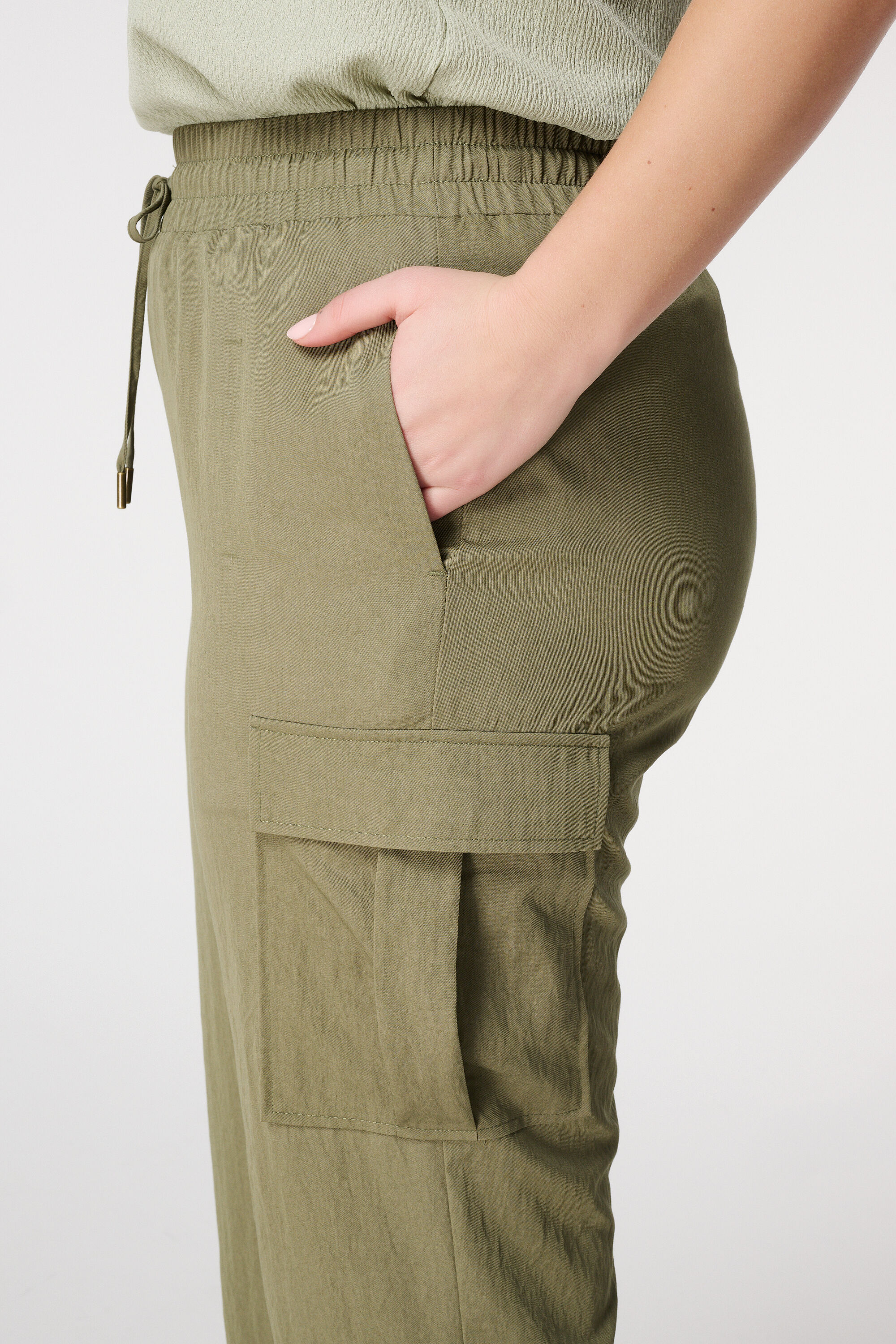Broek met zakken en elastische taille image number 4