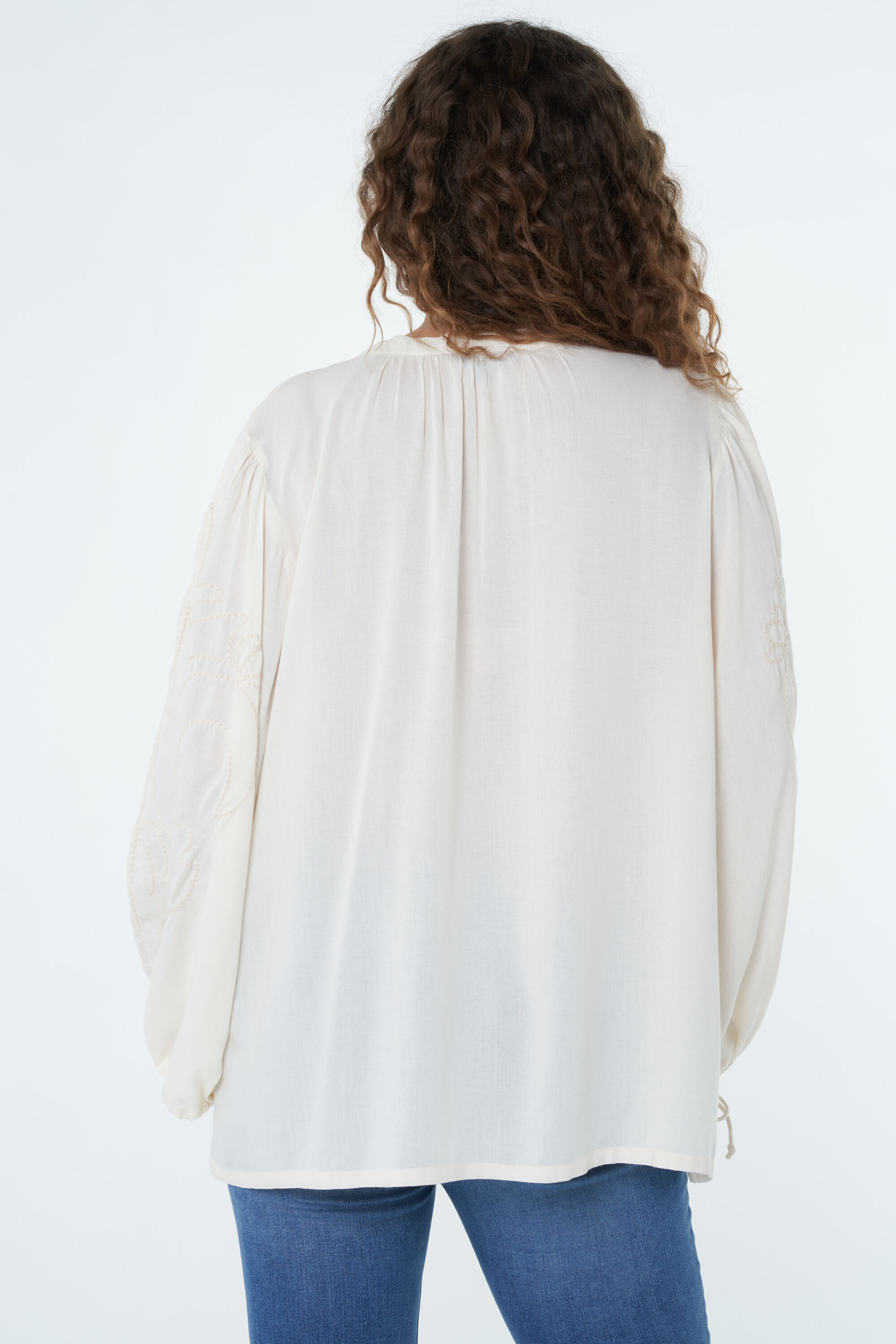 Blouse met borduurwerk op de mouwen image number 4