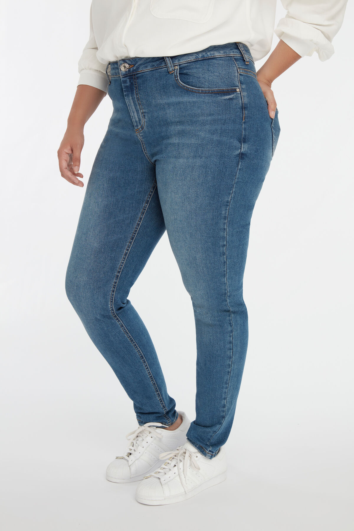 Slim leg jeans IRIS  image number 6