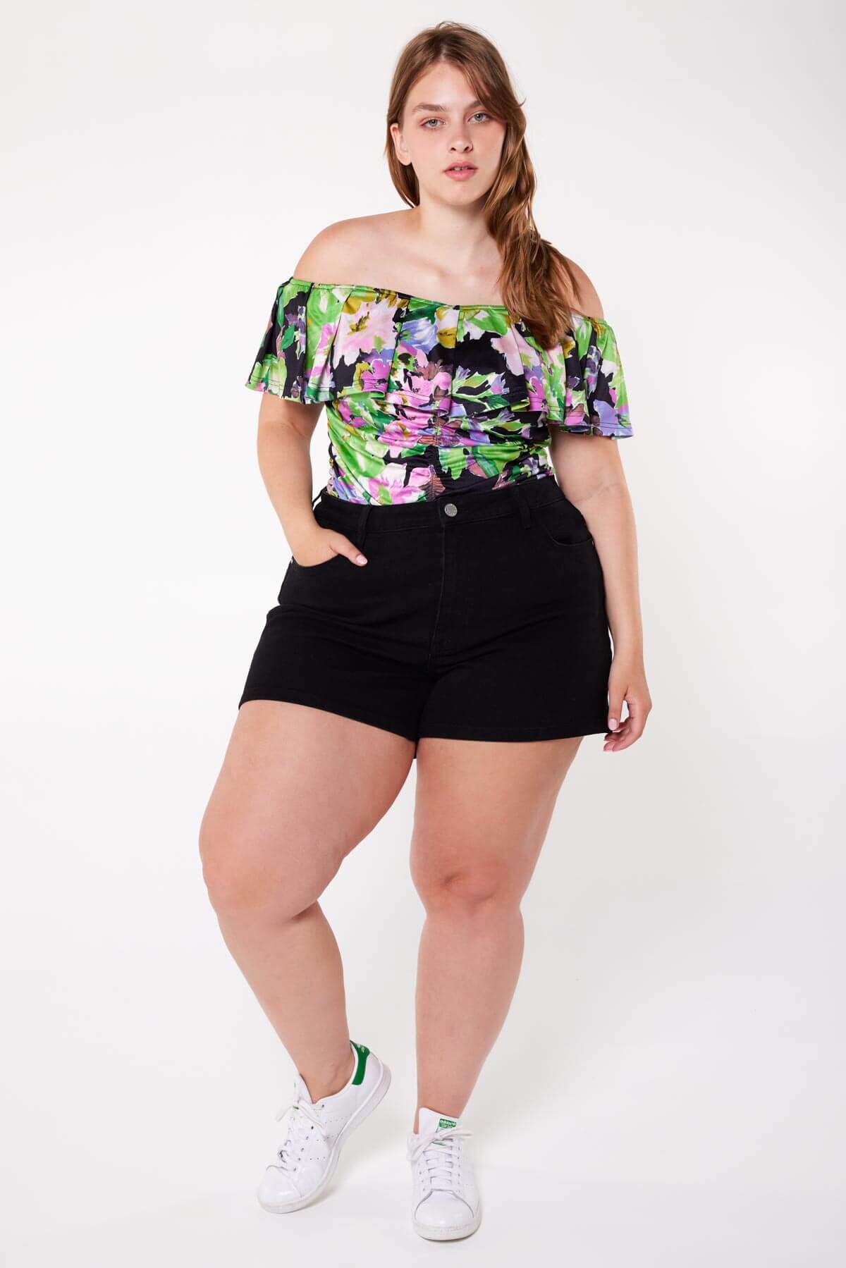 Denim shorts image number 7