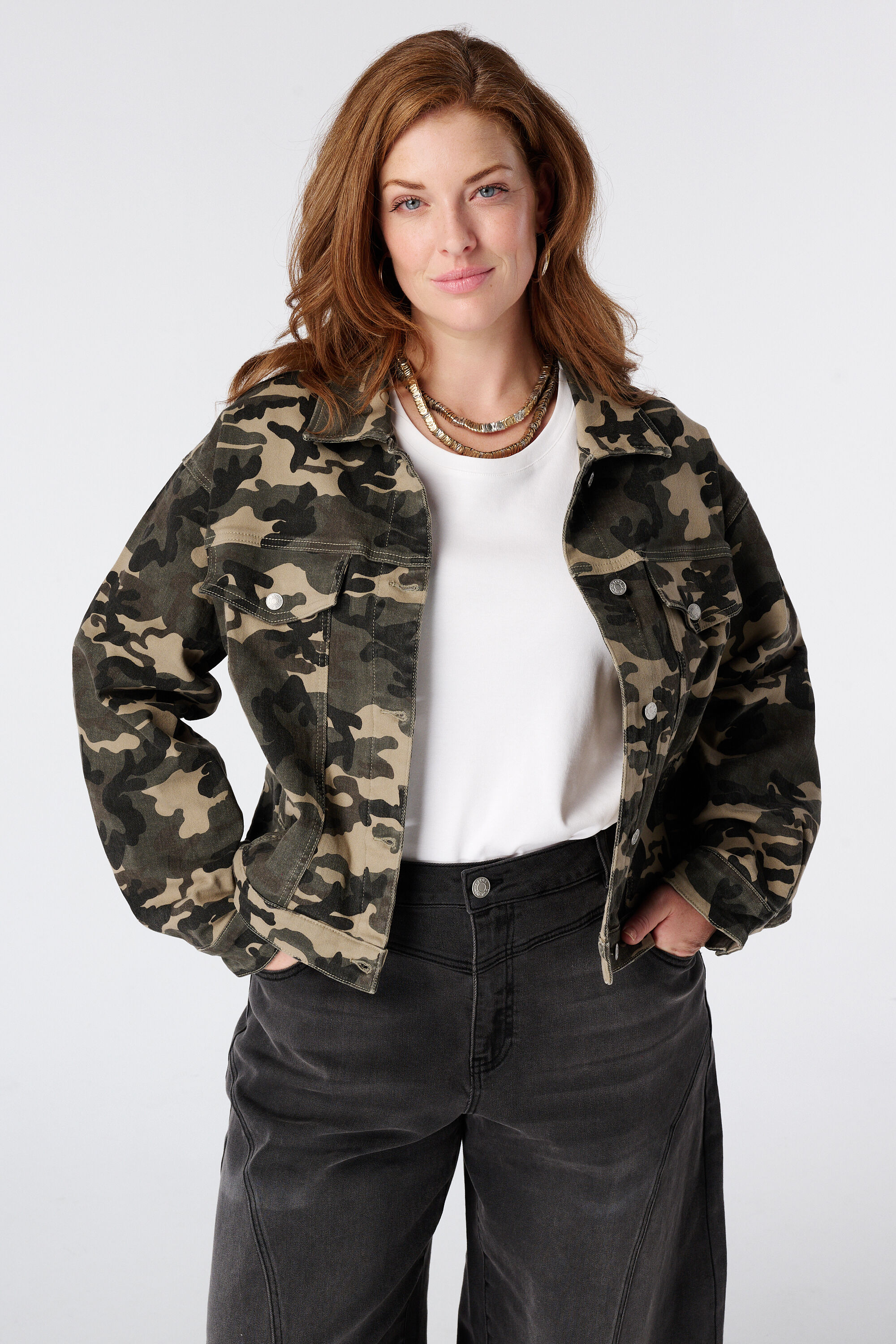 Spijkerjas met camouflageprint