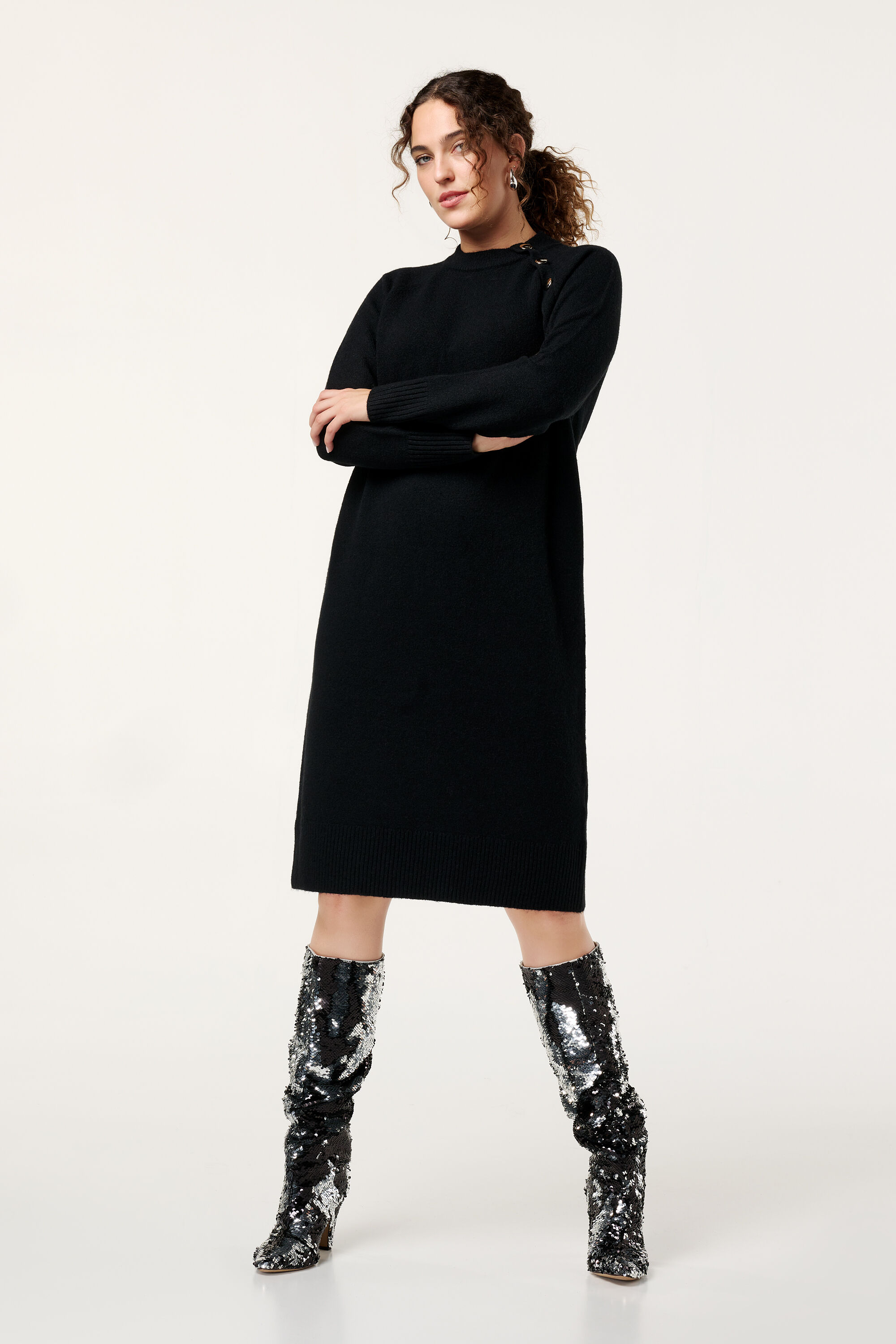 Midi gebreide jurk met knopen image number 5