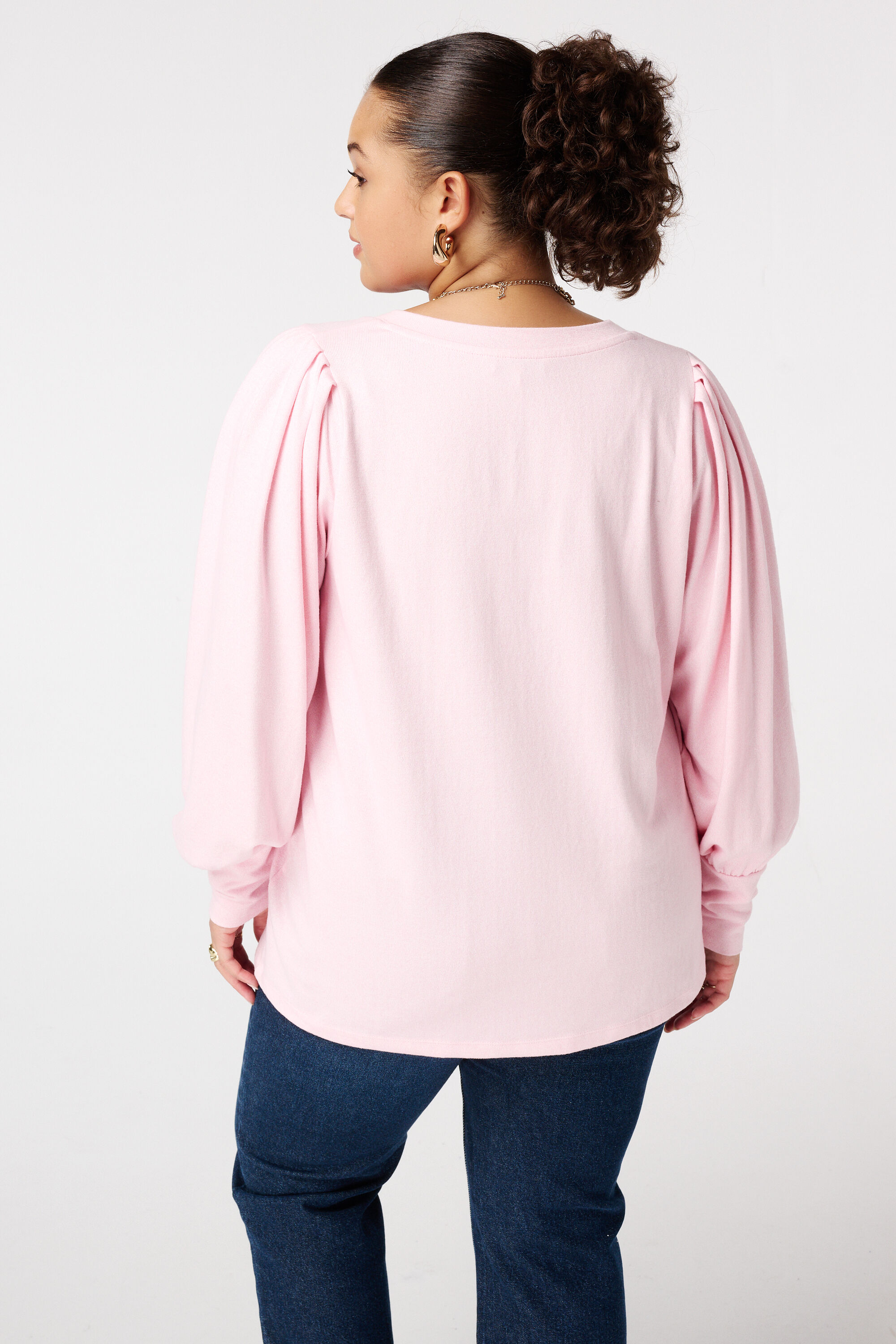 Fijn gebreide trui met pofmouwen image number 3