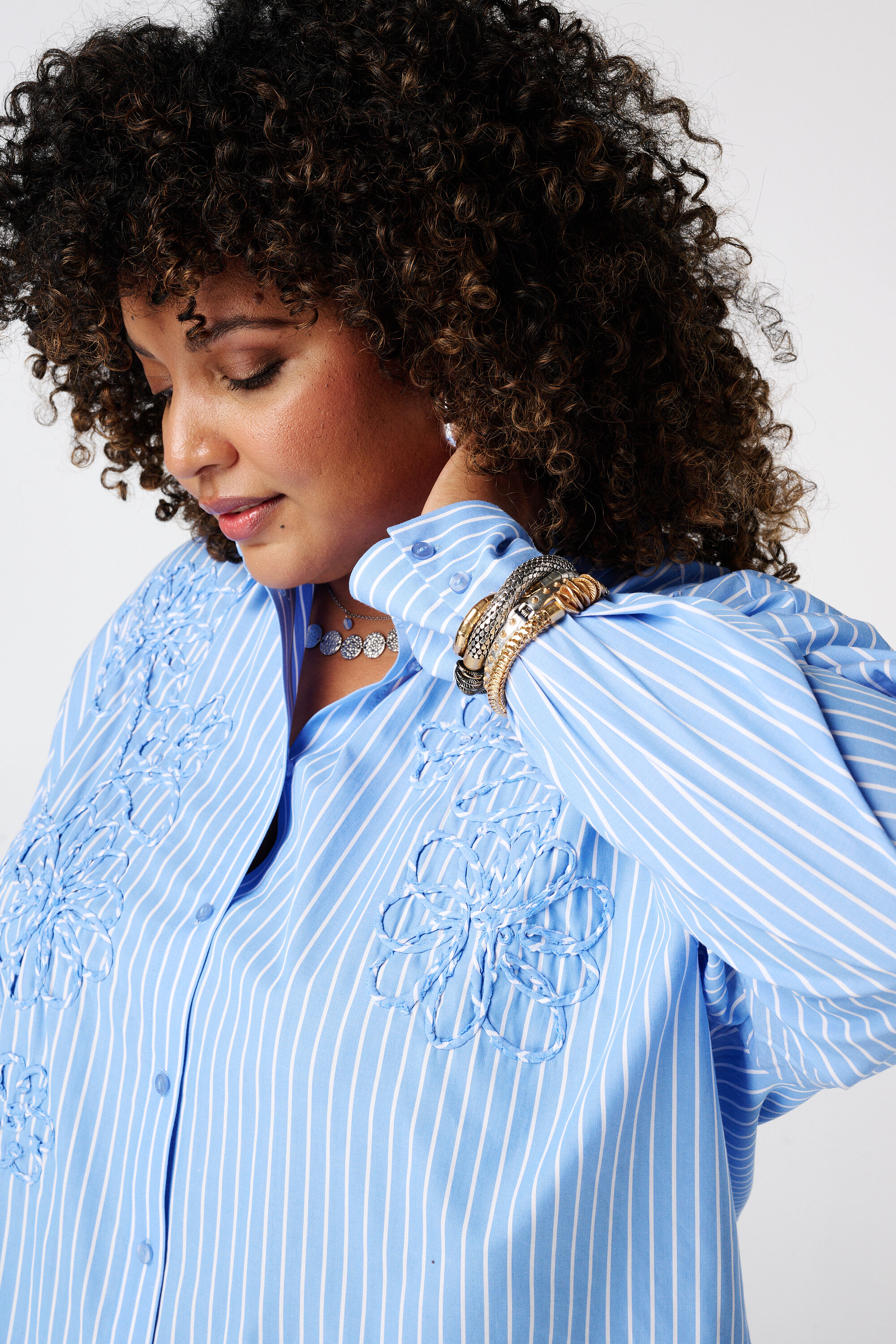 Gestreepte blouse met borduursel image number 4