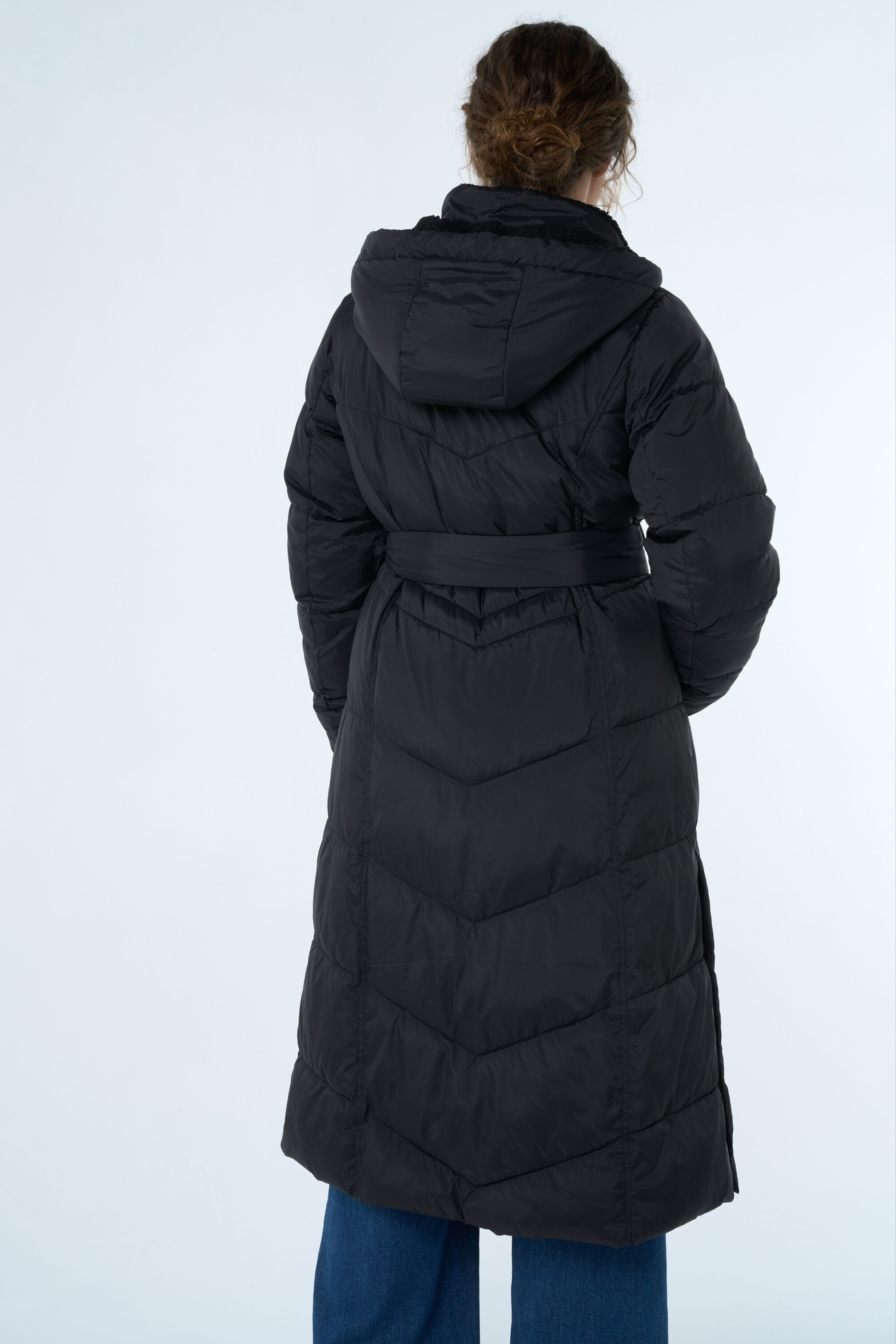 Lange gewatteerde jas met ceintuur image number 3