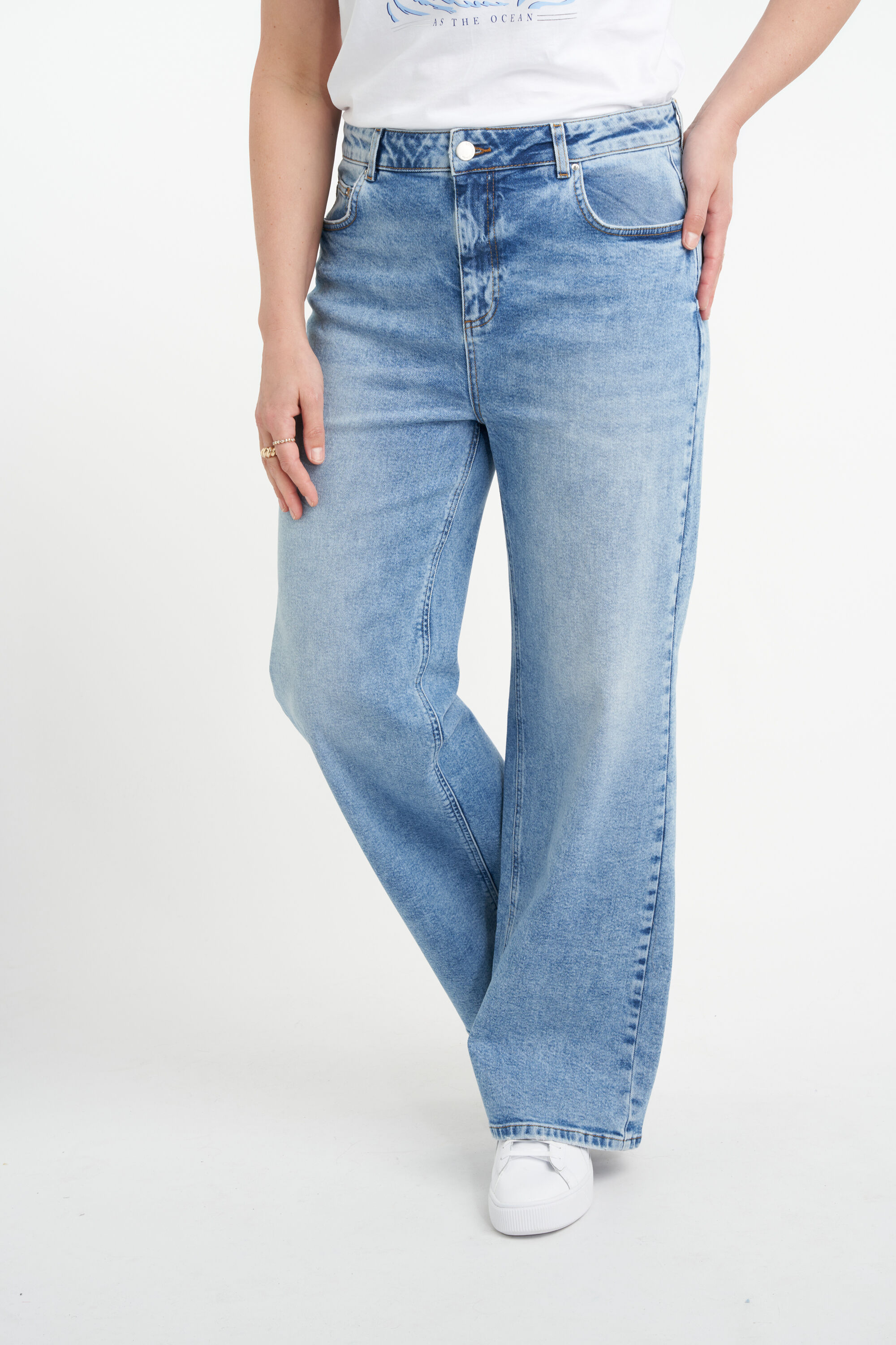 High waist jeans met wijde pijpen image number 5