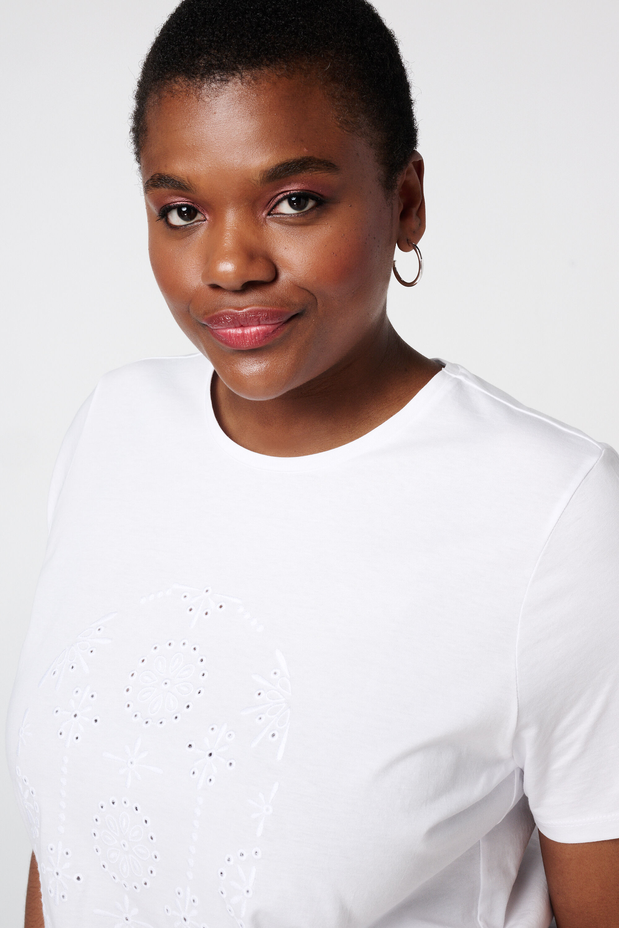 T-shirt met borduursel image number 4