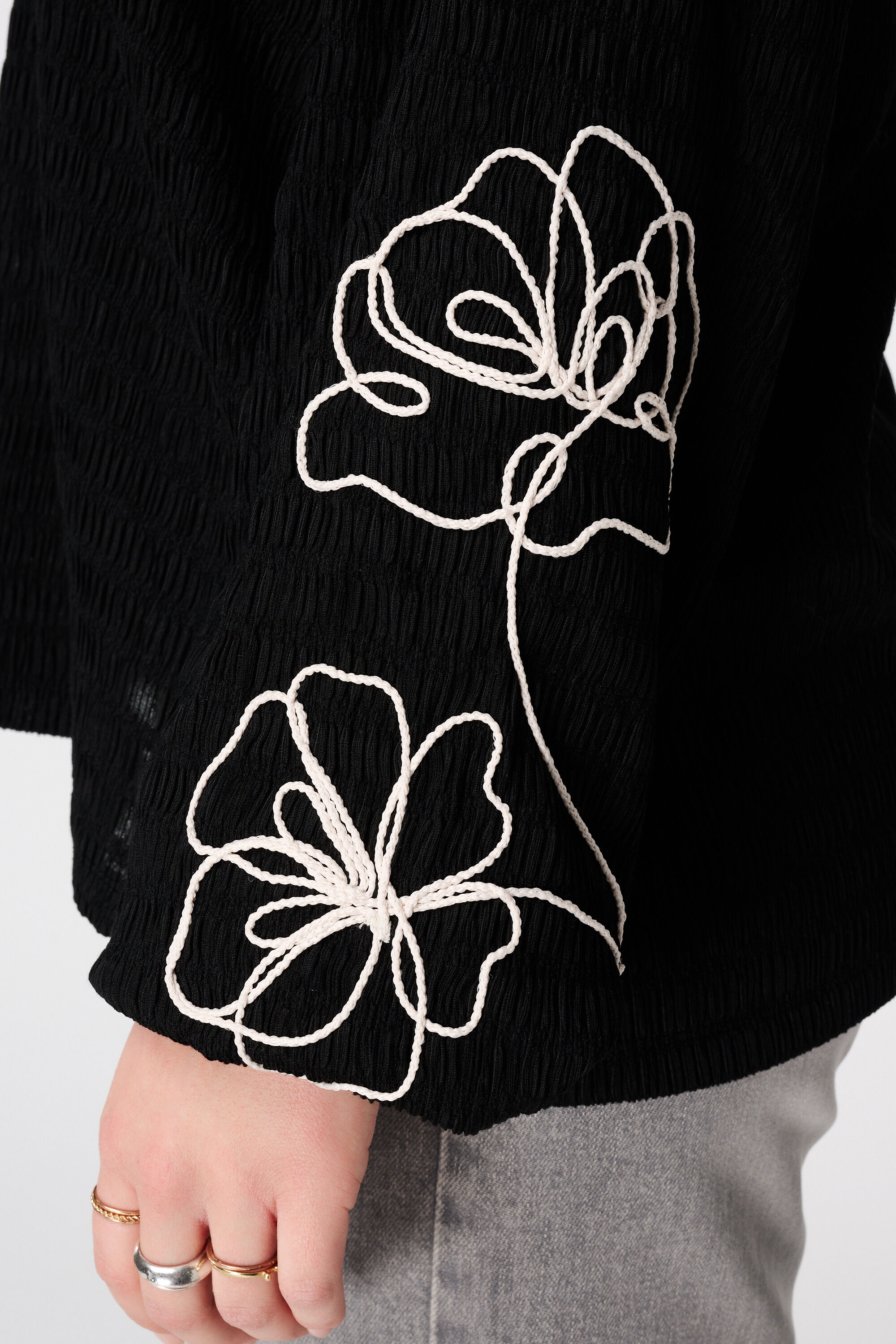 Blouse met embroidery  image number 6