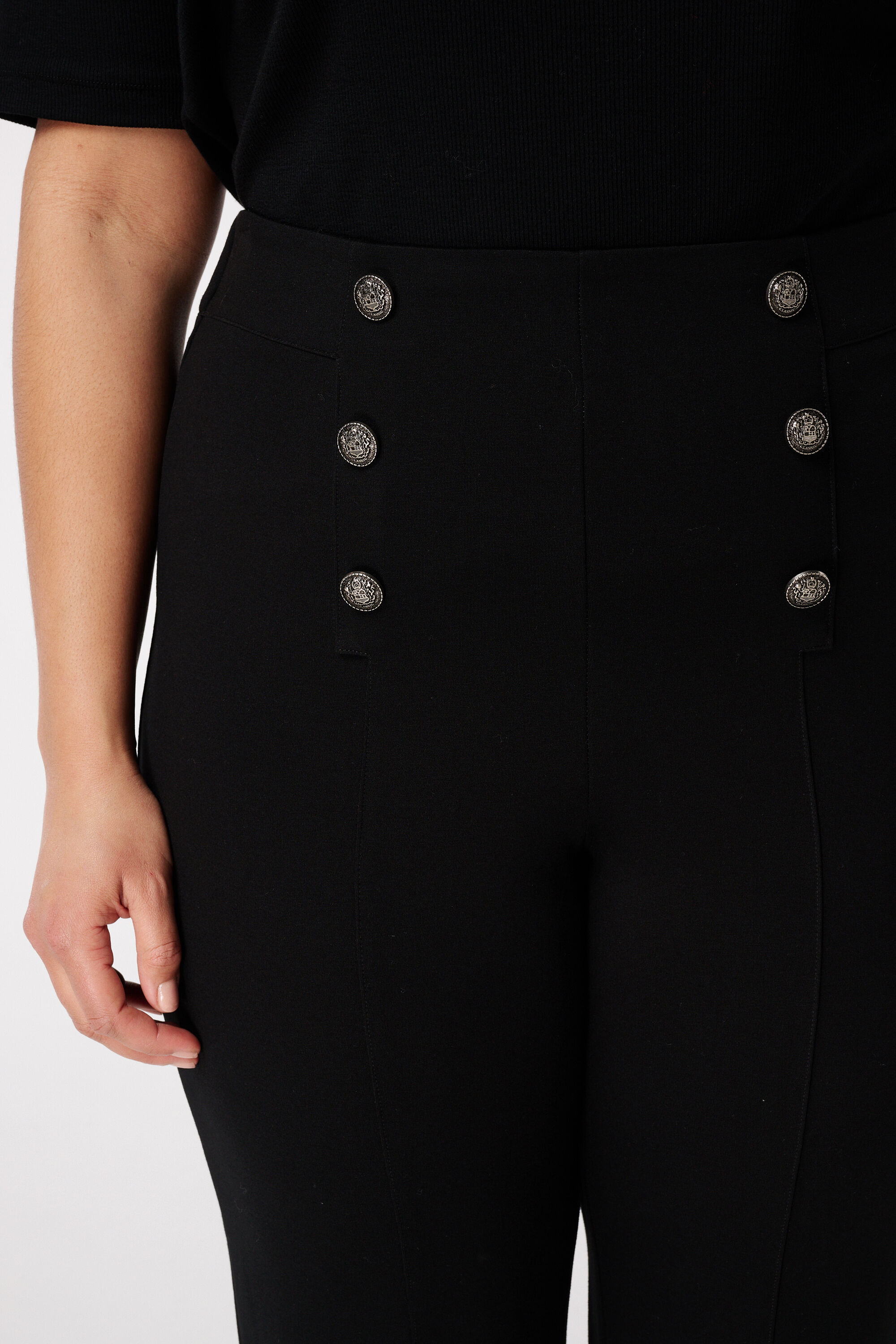 Tregging met sierknopen image number 4