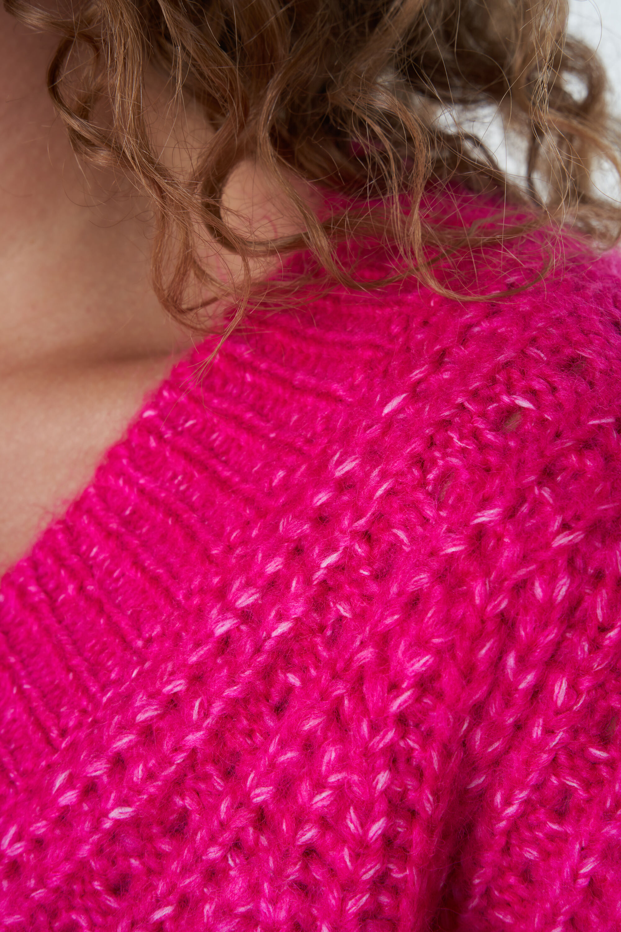 Grof gebreide trui met v-hals image number 5