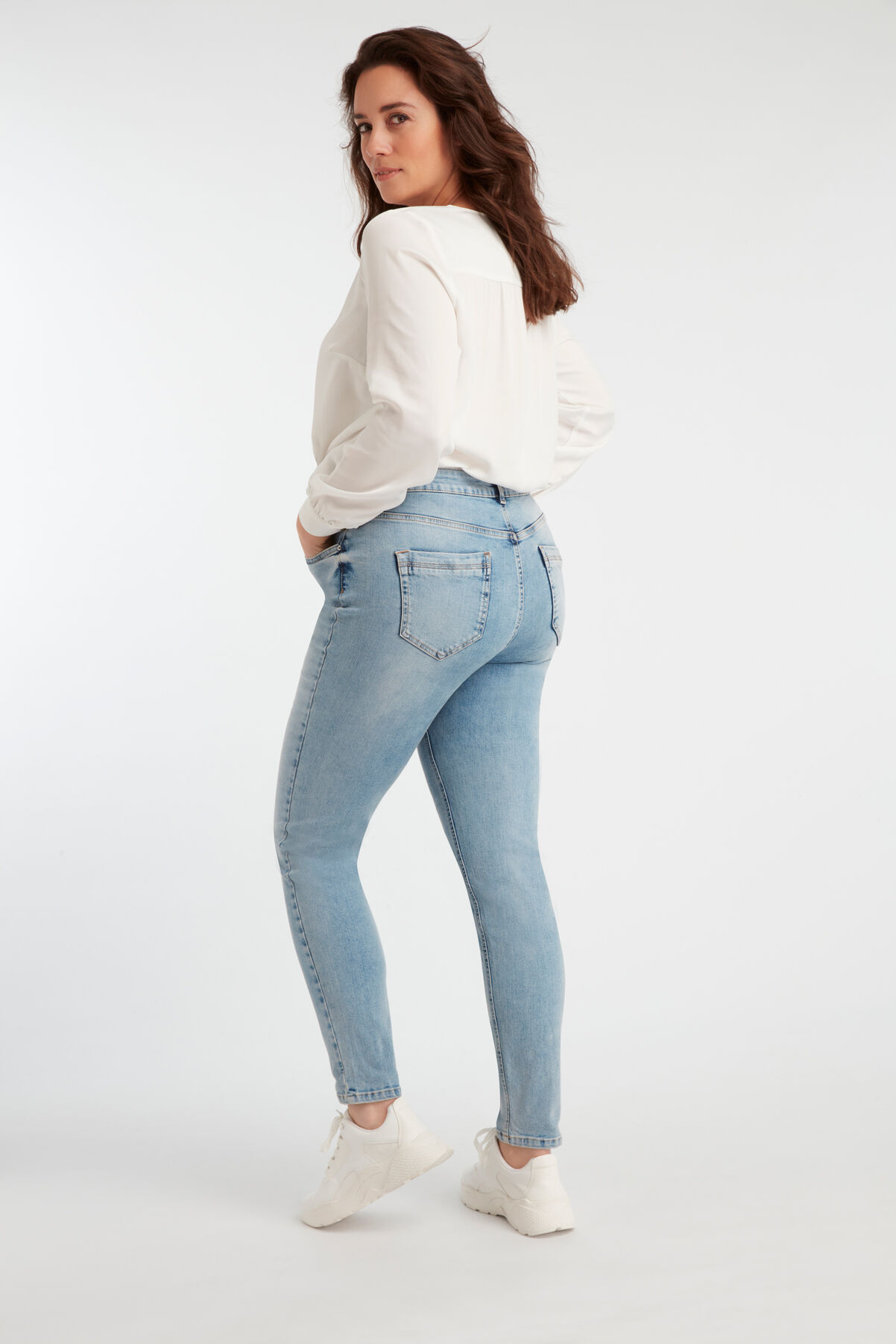 Slim leg jeans IRIS image number 5