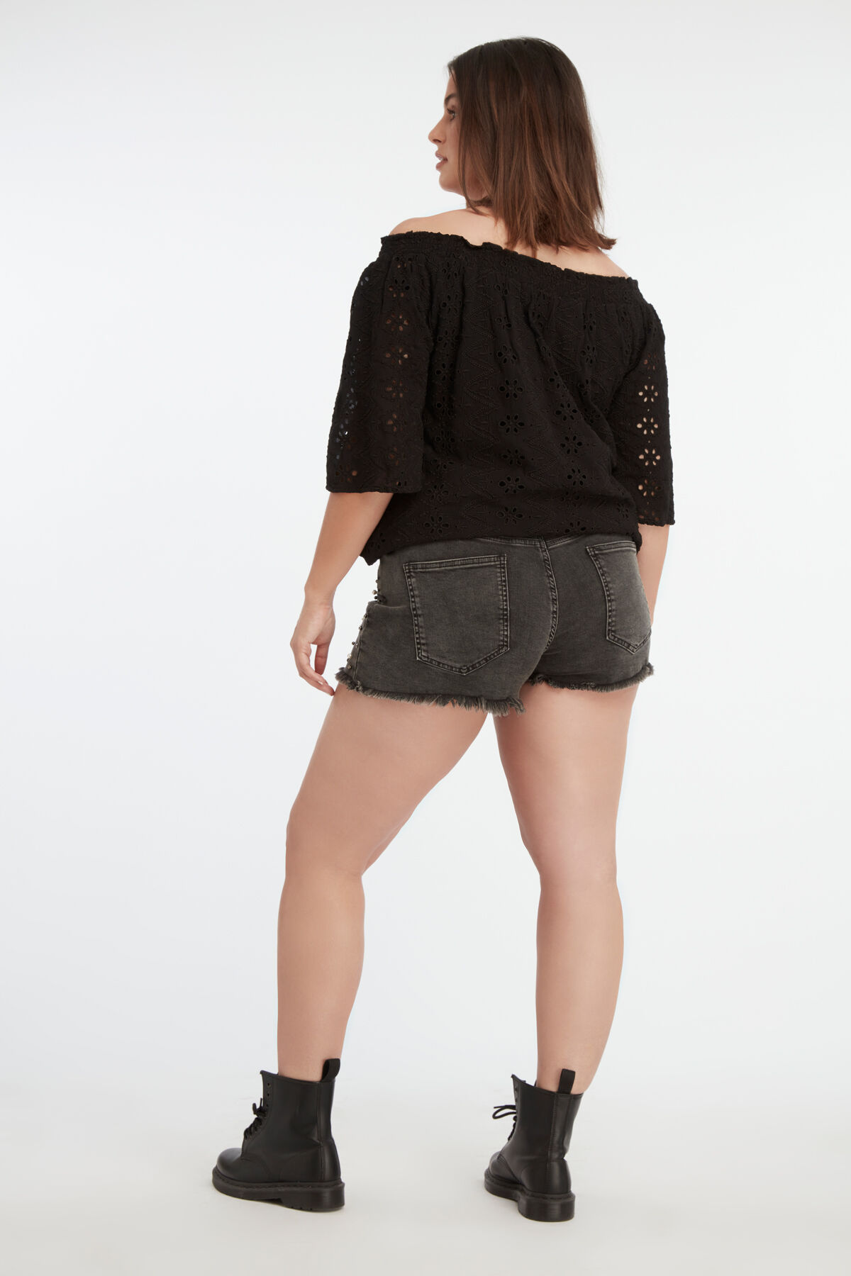 Denim short met parels en studs image number 4